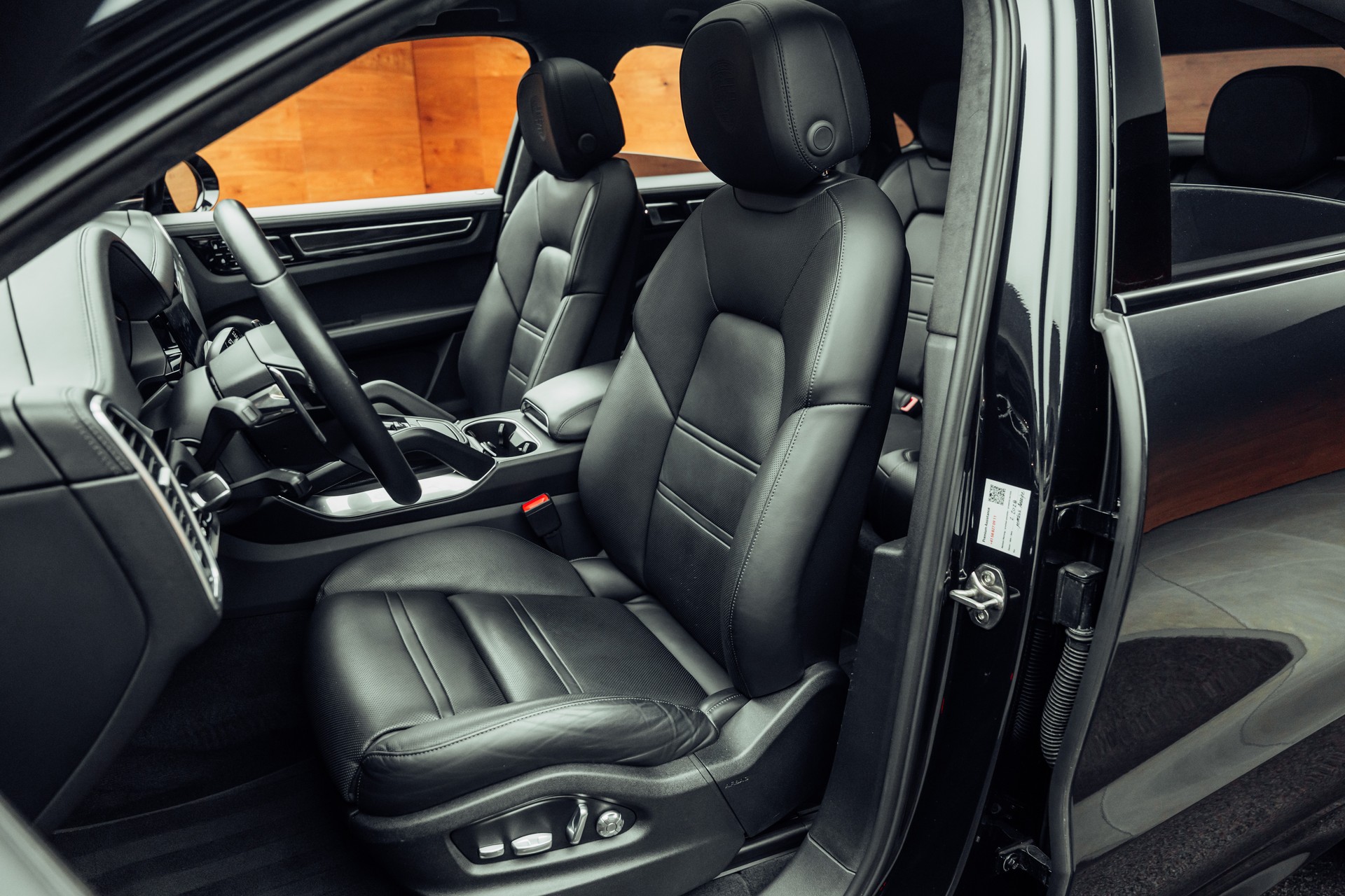 PORSCHE Cayenne Turbo Coupé S E-Hybrid-image-7