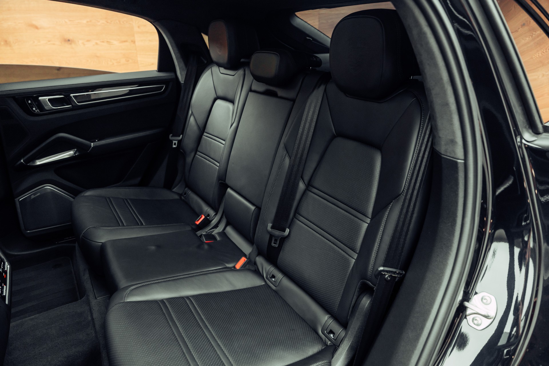 PORSCHE Cayenne Turbo Coupé S E-Hybrid-image-9