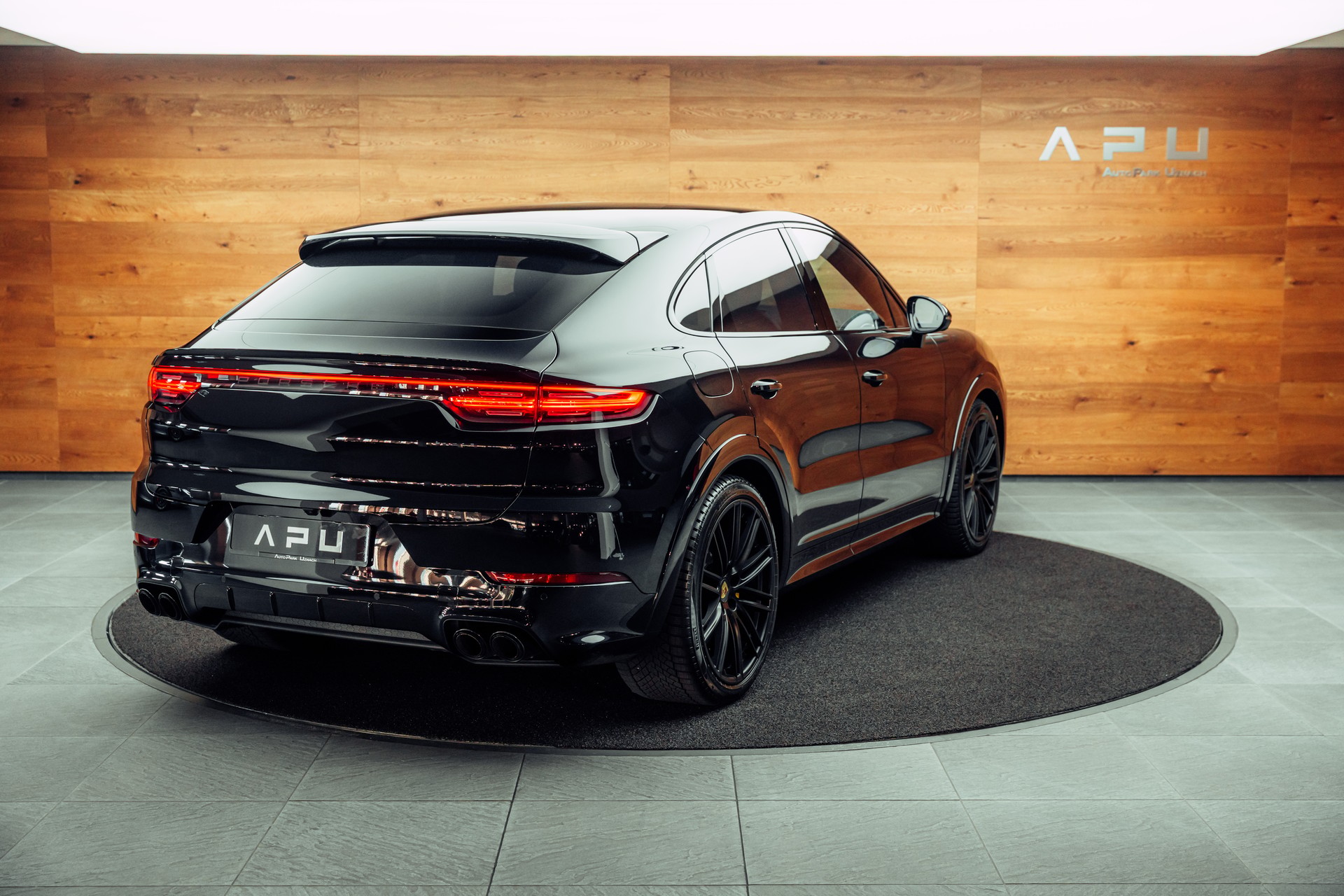 PORSCHE Cayenne Turbo Coupé S E-Hybrid-image-1