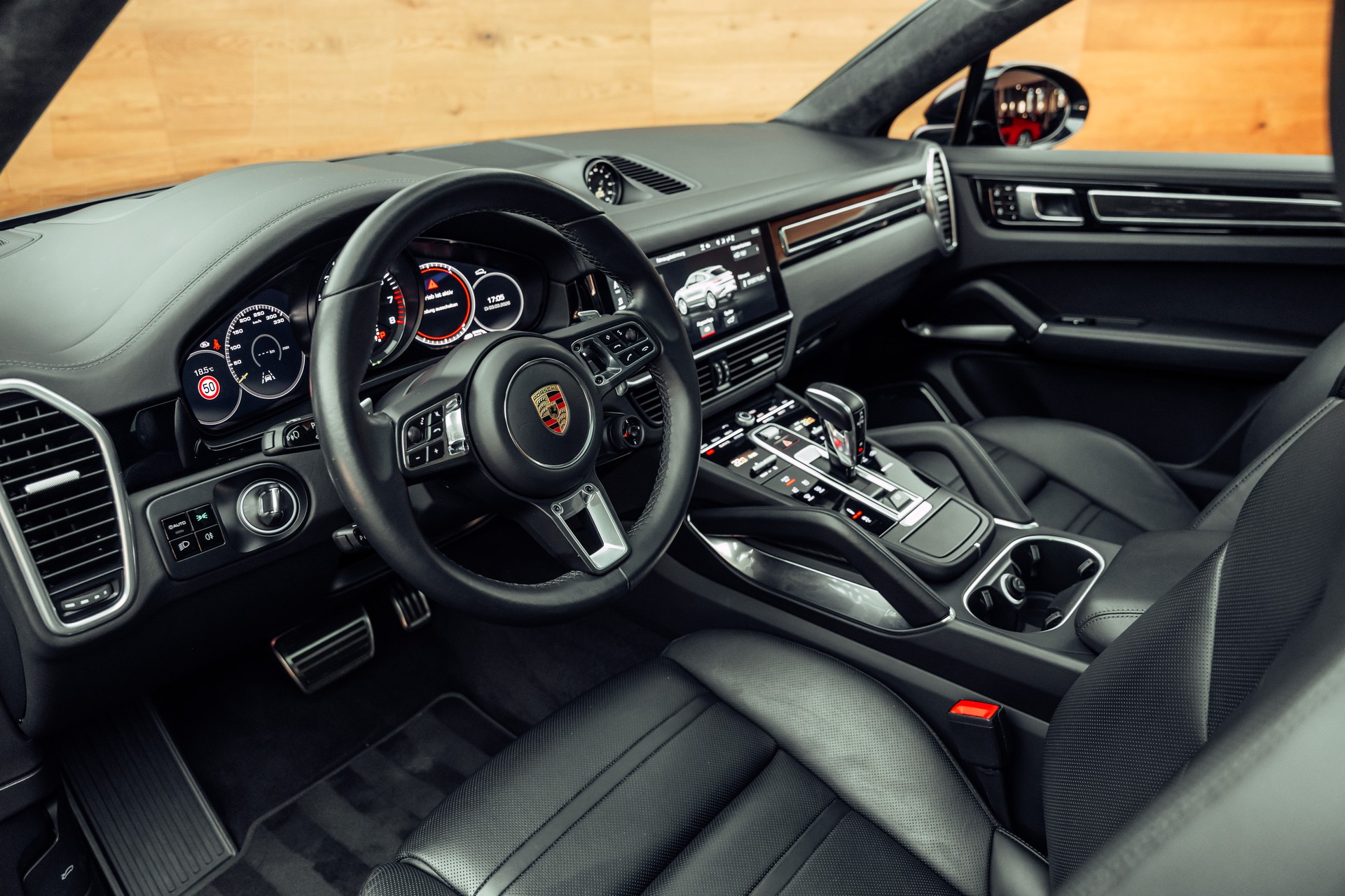 PORSCHE Cayenne Turbo Coupé S E-Hybrid-image-5