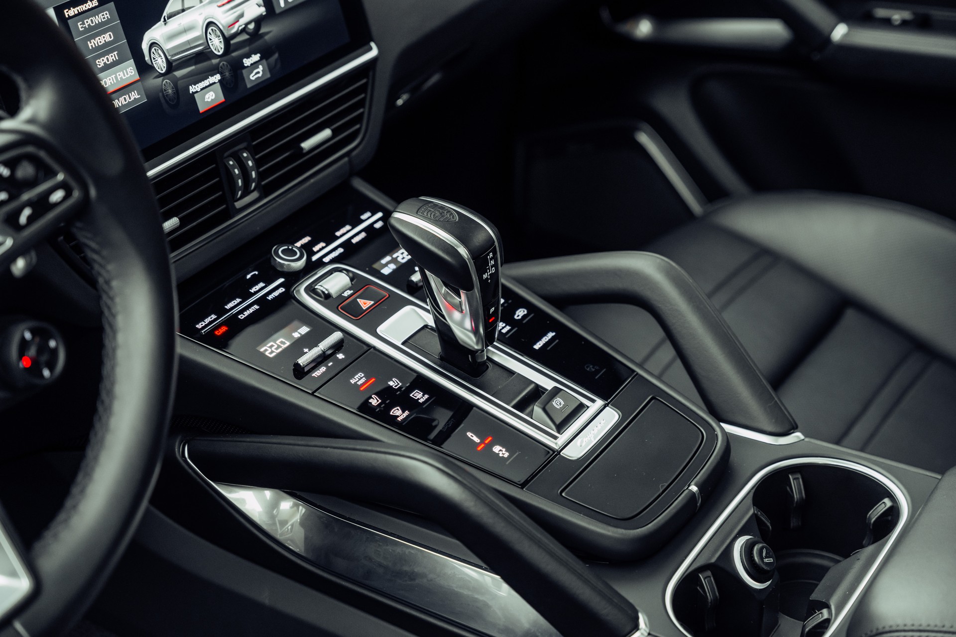 PORSCHE Cayenne Turbo Coupé S E-Hybrid-image-14