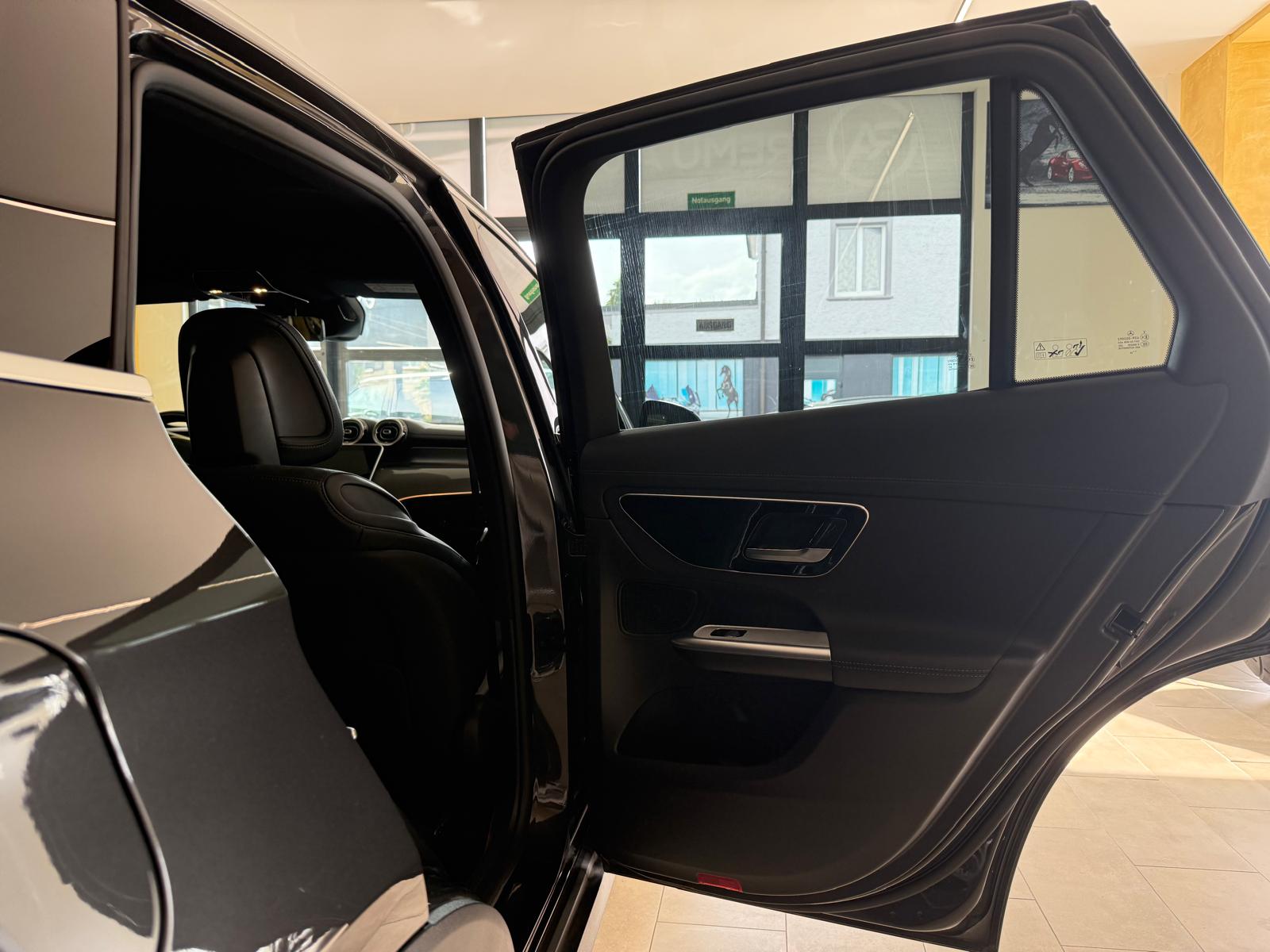 MERCEDES-BENZ GLC 300 d 4Matic 9G-Tronic AMG Line-image-17