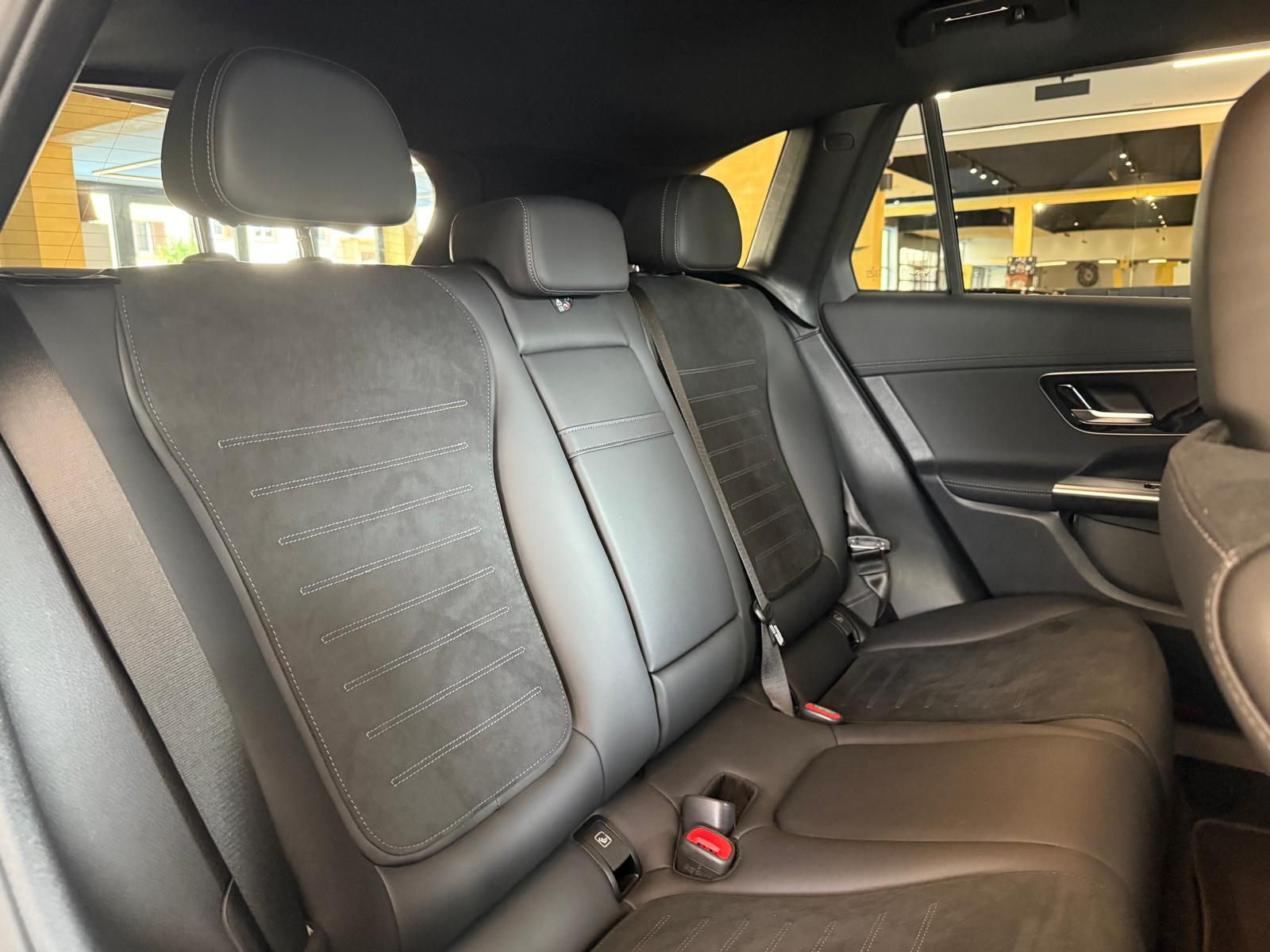 MERCEDES-BENZ GLC 300 d 4Matic 9G-Tronic AMG Line-image-19