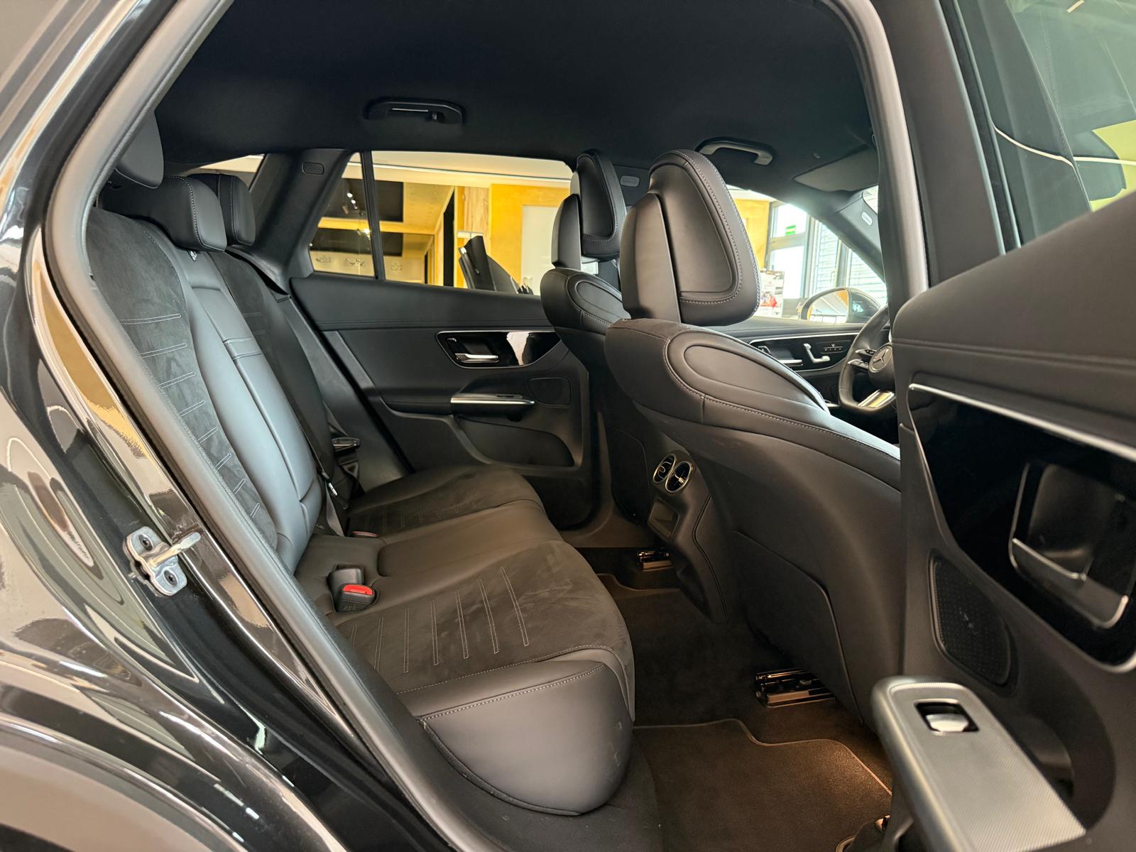 MERCEDES-BENZ GLC 300 d 4Matic 9G-Tronic AMG Line-image-18