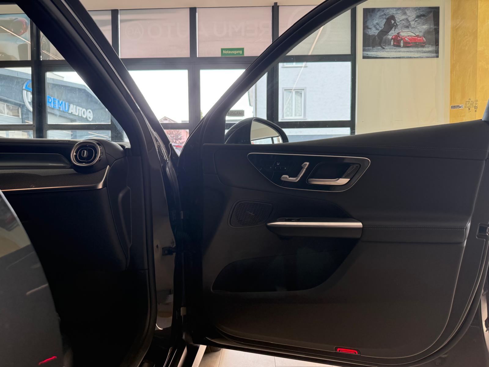 MERCEDES-BENZ GLC 300 d 4Matic 9G-Tronic AMG Line-image-14