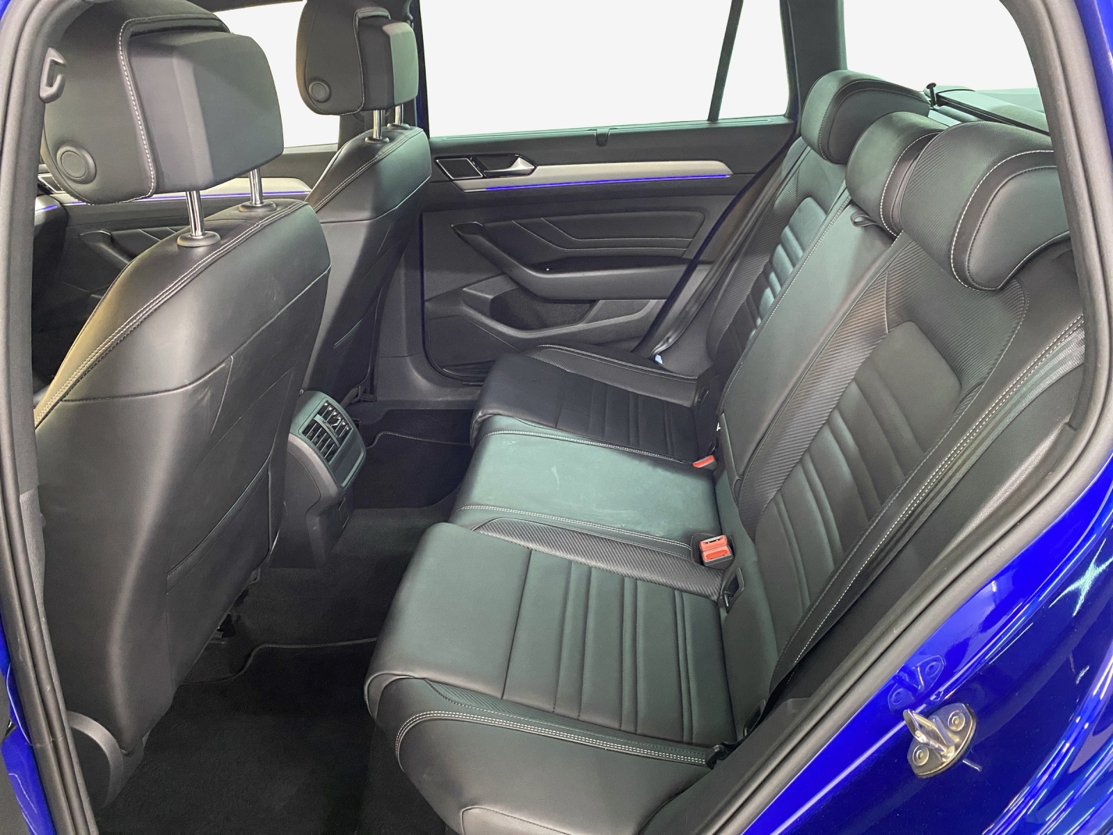 VW Passat Variant 2.0 TSI Elegance DSG-image-11