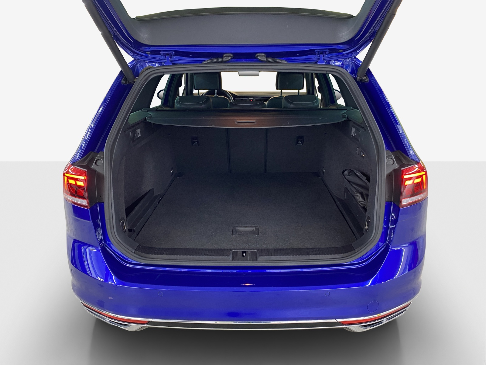 VW Passat Variant 2.0 TSI Elegance DSG-image-12
