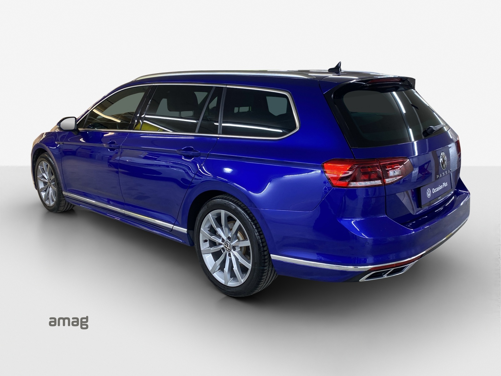 VW Passat Variant 2.0 TSI Elegance DSG-image-2