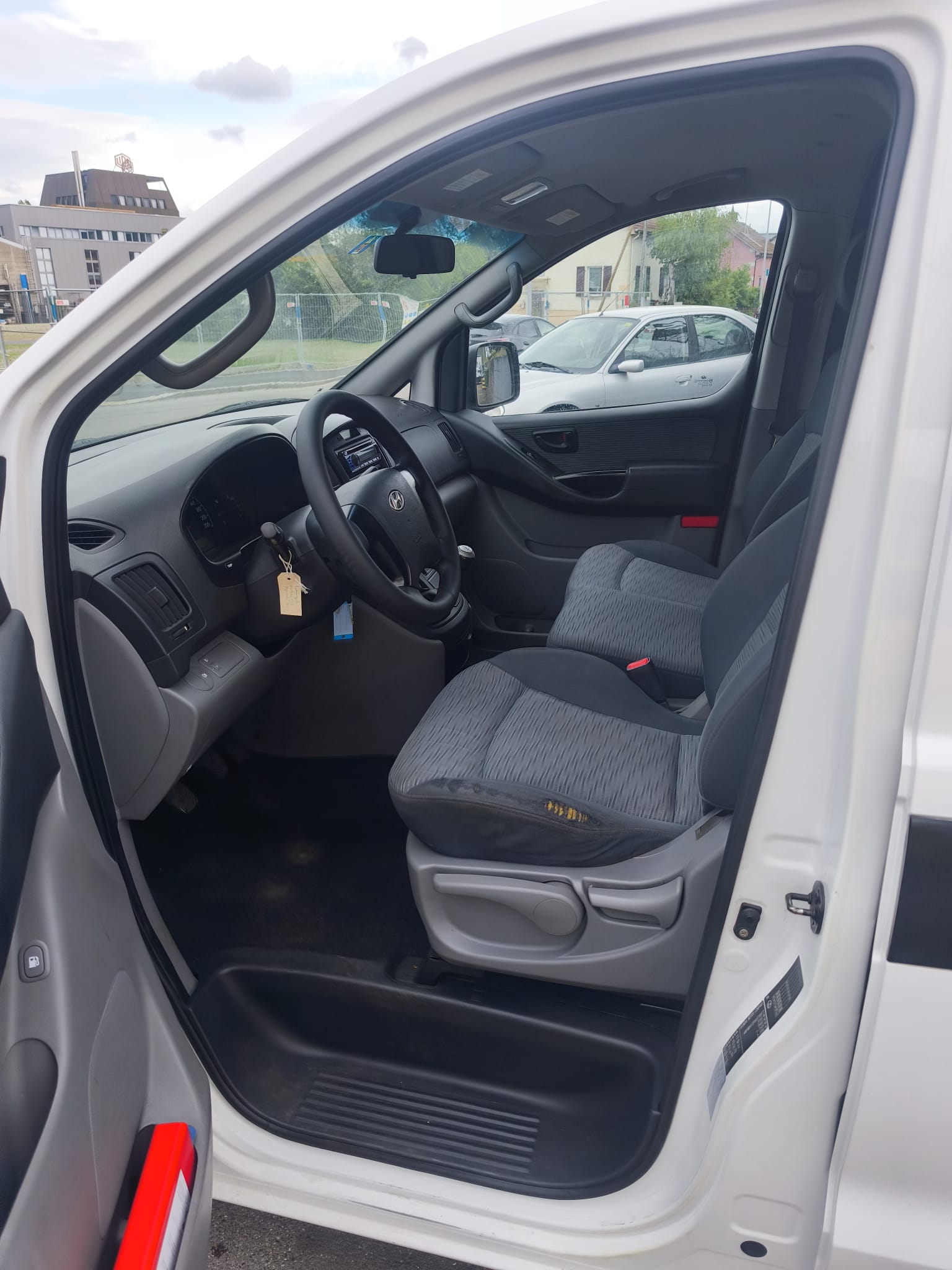 HYUNDAI H-1 Cargo 2.5 CRDi HP 5-Türen / Portes / Porte-image-4