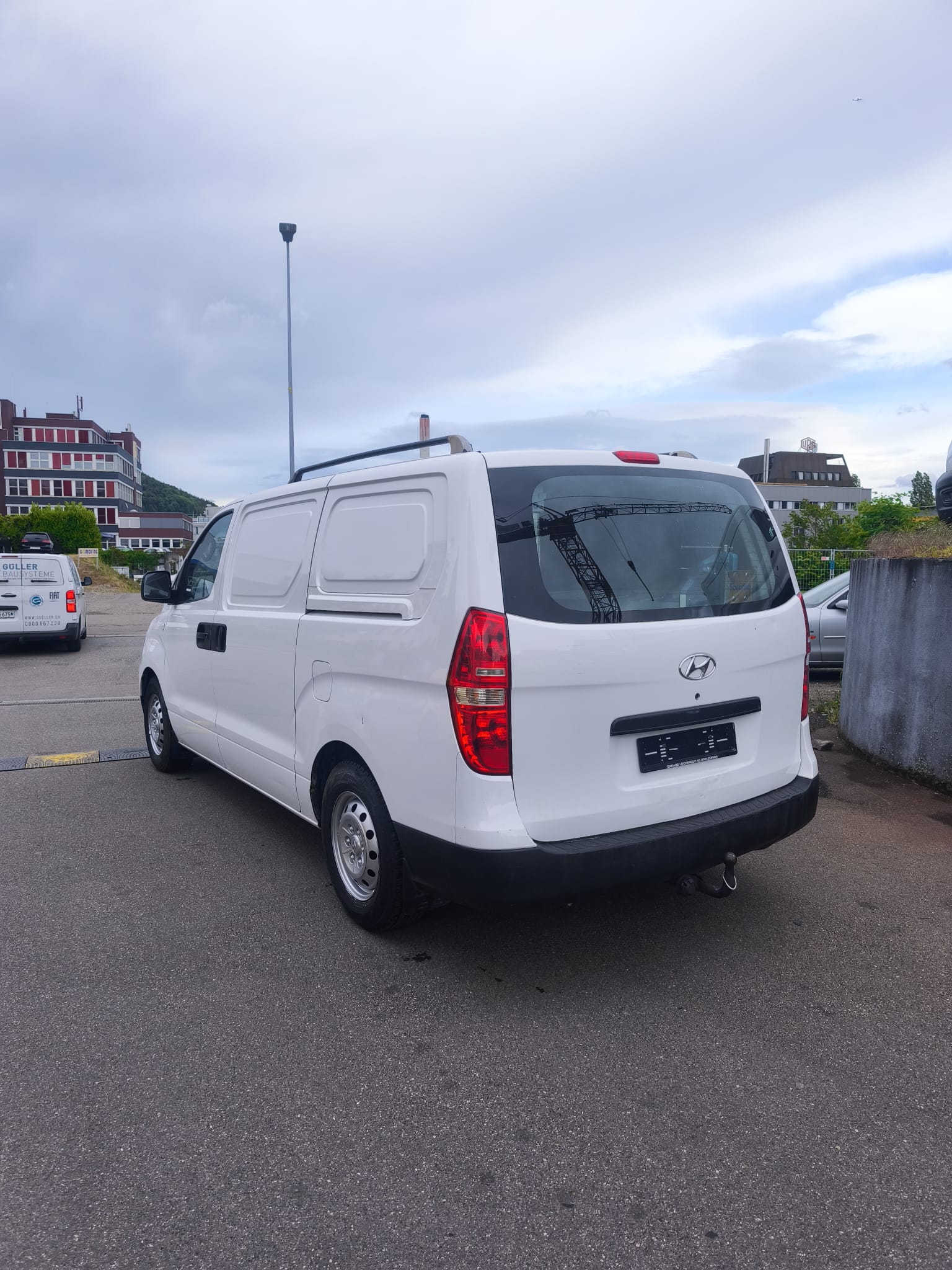 HYUNDAI H-1 Cargo 2.5 CRDi HP 5-Türen / Portes / Porte-image-3