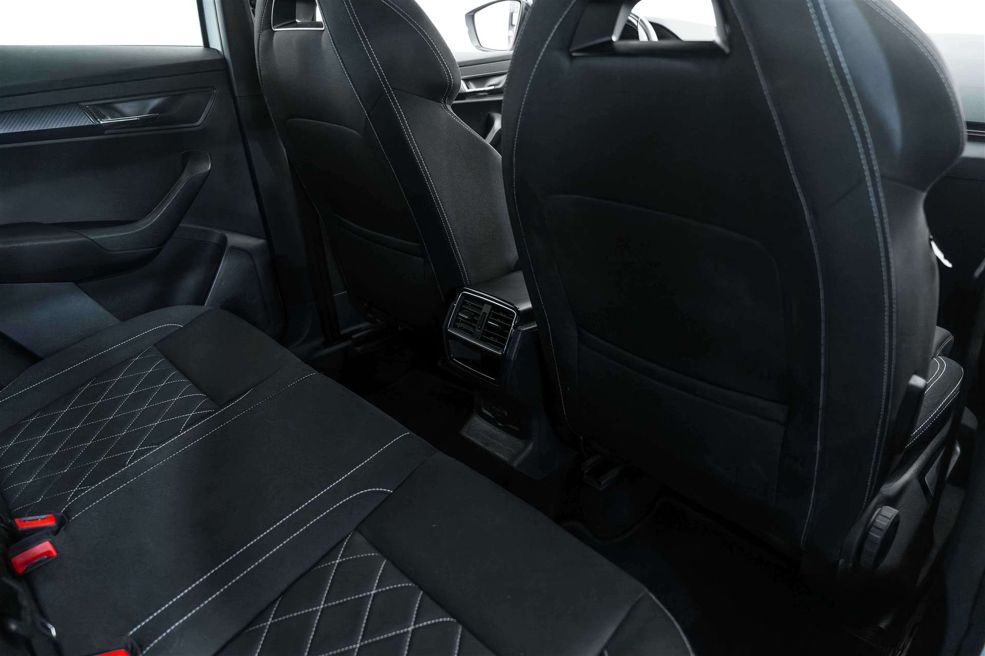 SKODA Karoq 2.0 TDI SCR SportLine 4x4 DSG-image-12