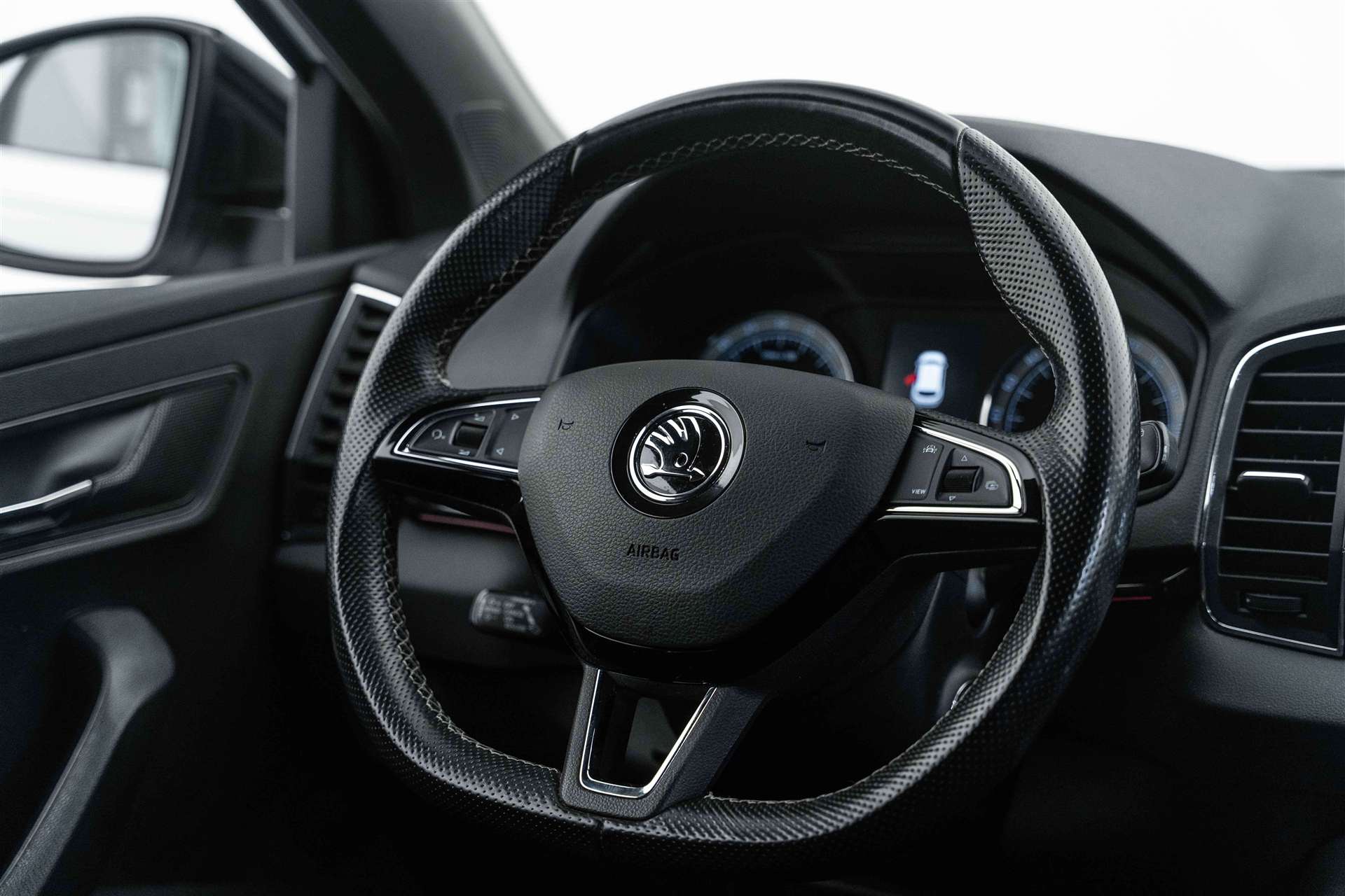 SKODA Karoq 2.0 TDI SCR SportLine 4x4 DSG-image-9