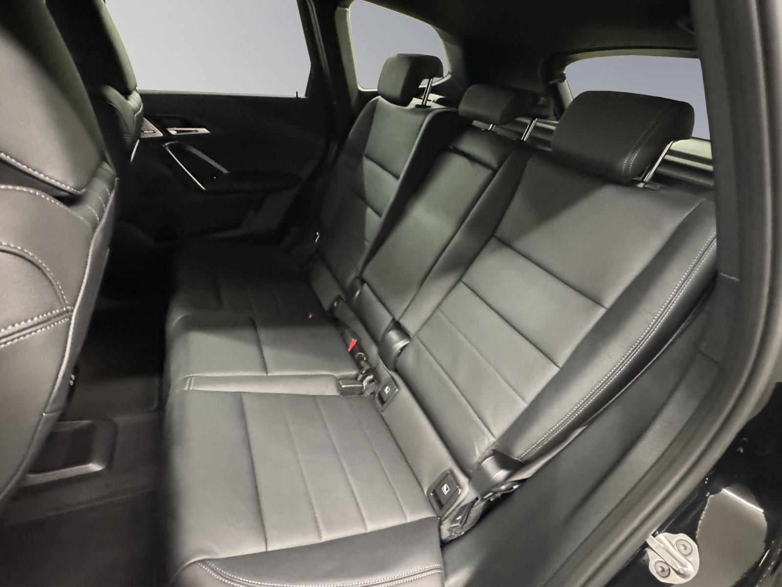 BMW iX1 30 xDrive-image-13