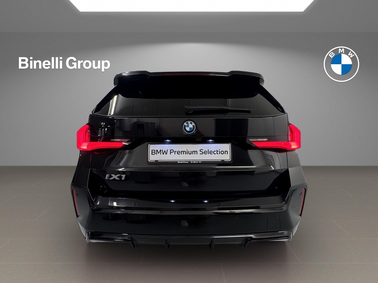 BMW iX1 30 xDrive-showroom-element-3