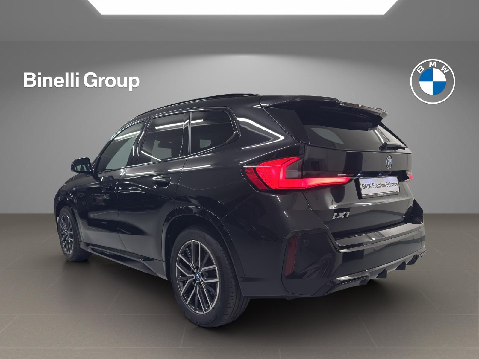 BMW iX1 30 xDrive-showroom-element-2