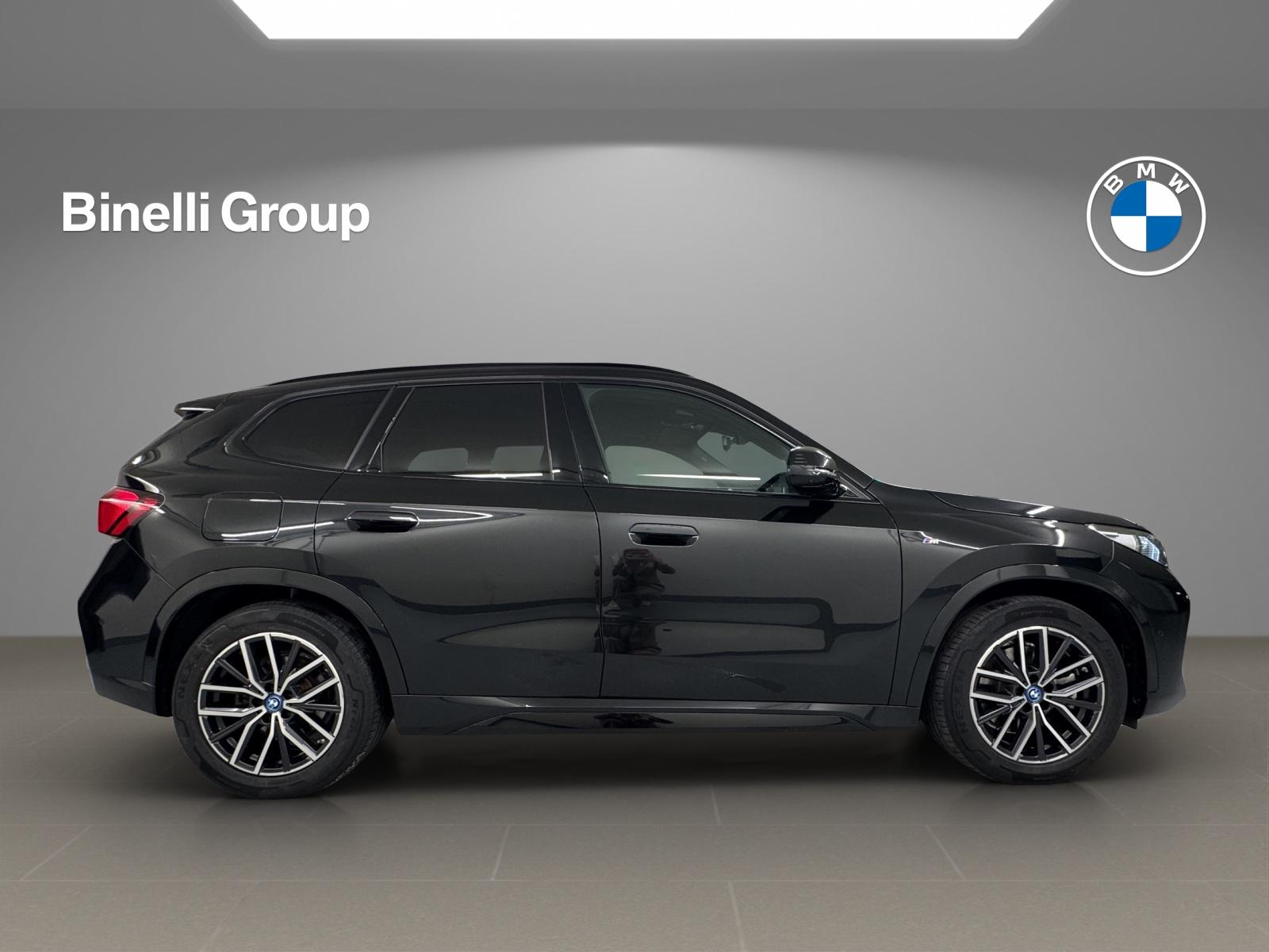 BMW iX1 30 xDrive-image-5