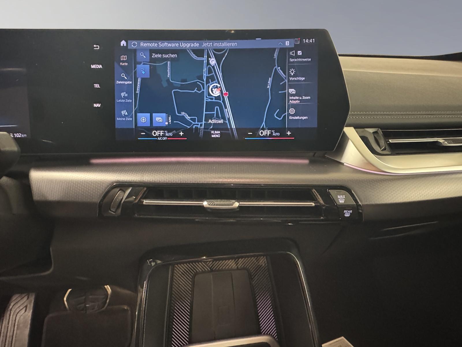 BMW iX1 30 xDrive-image-18