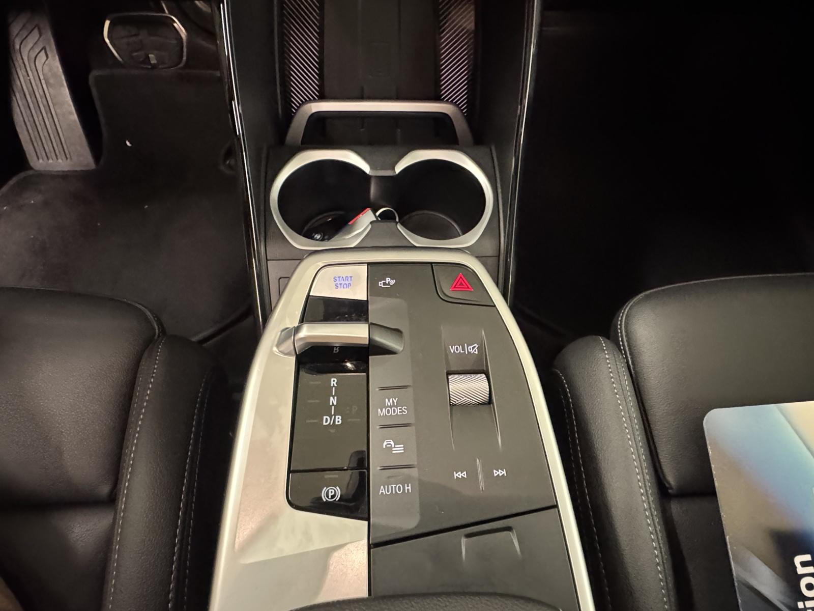 BMW iX1 30 xDrive-image-19