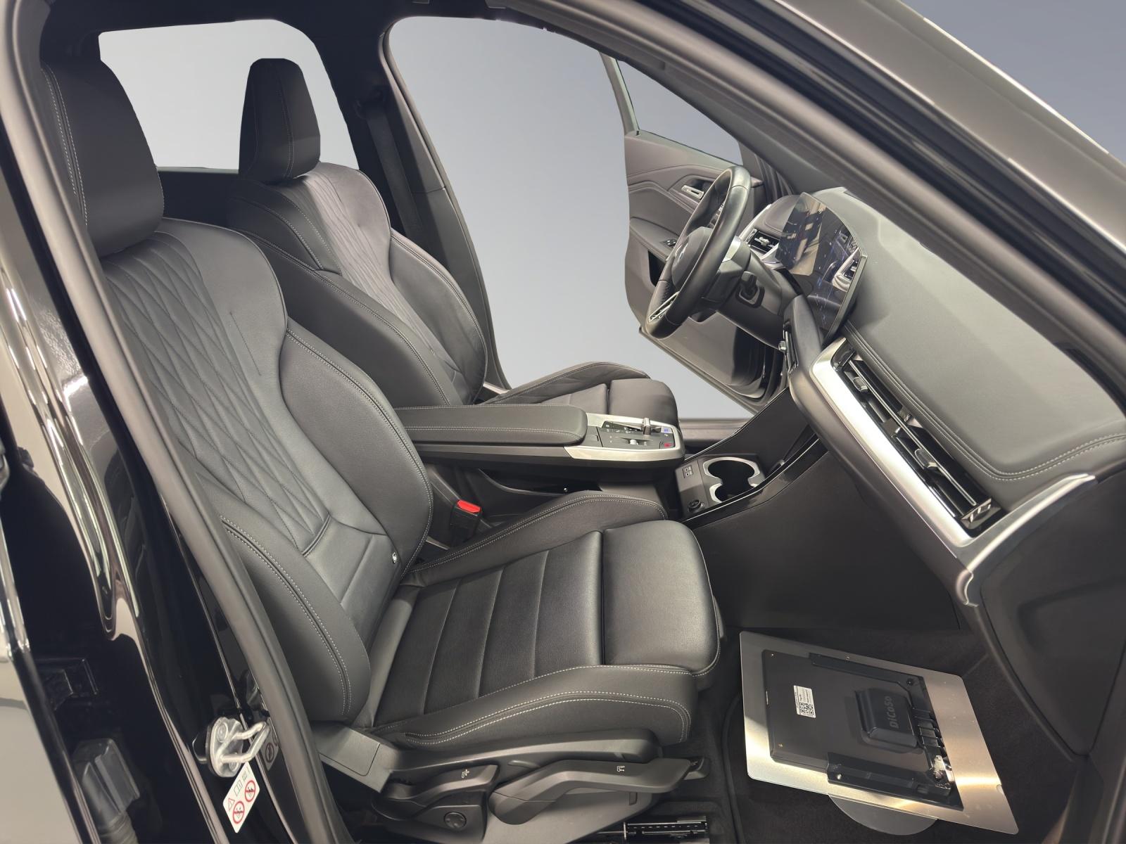 BMW iX1 30 xDrive-image-14