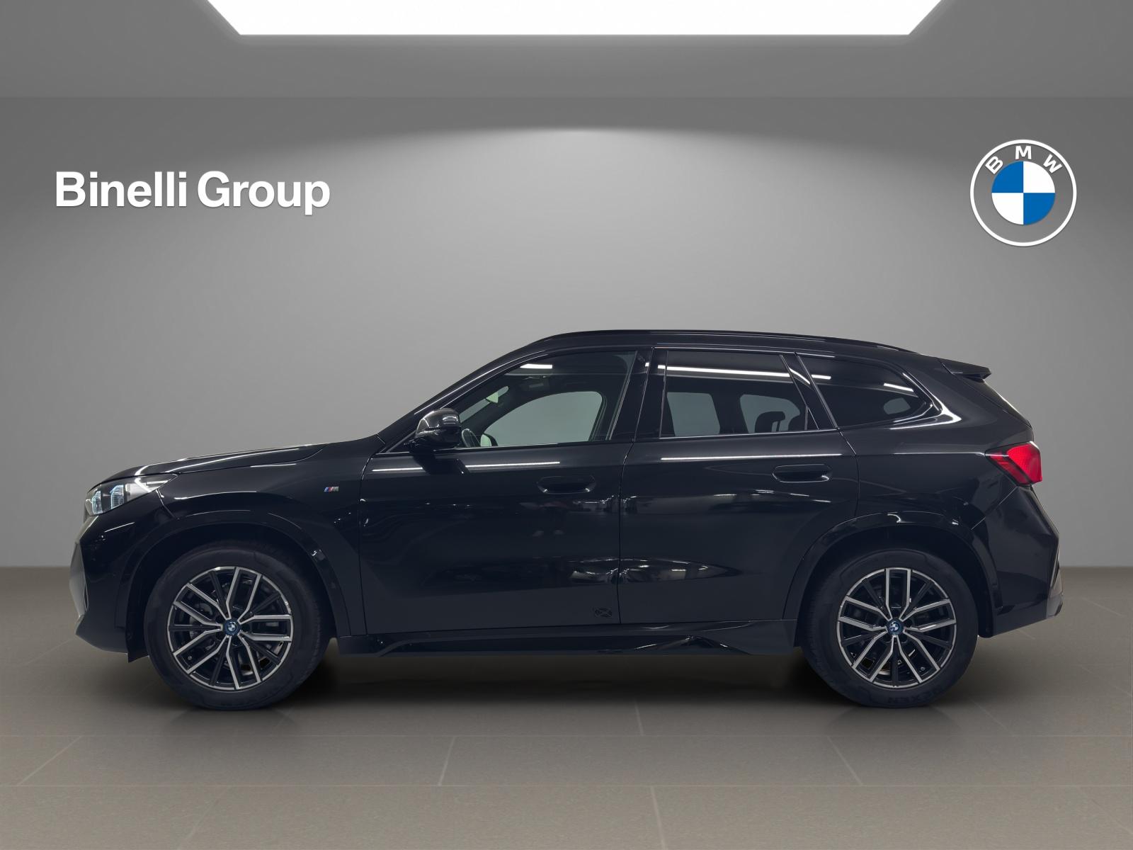 BMW iX1 30 xDrive-image-1