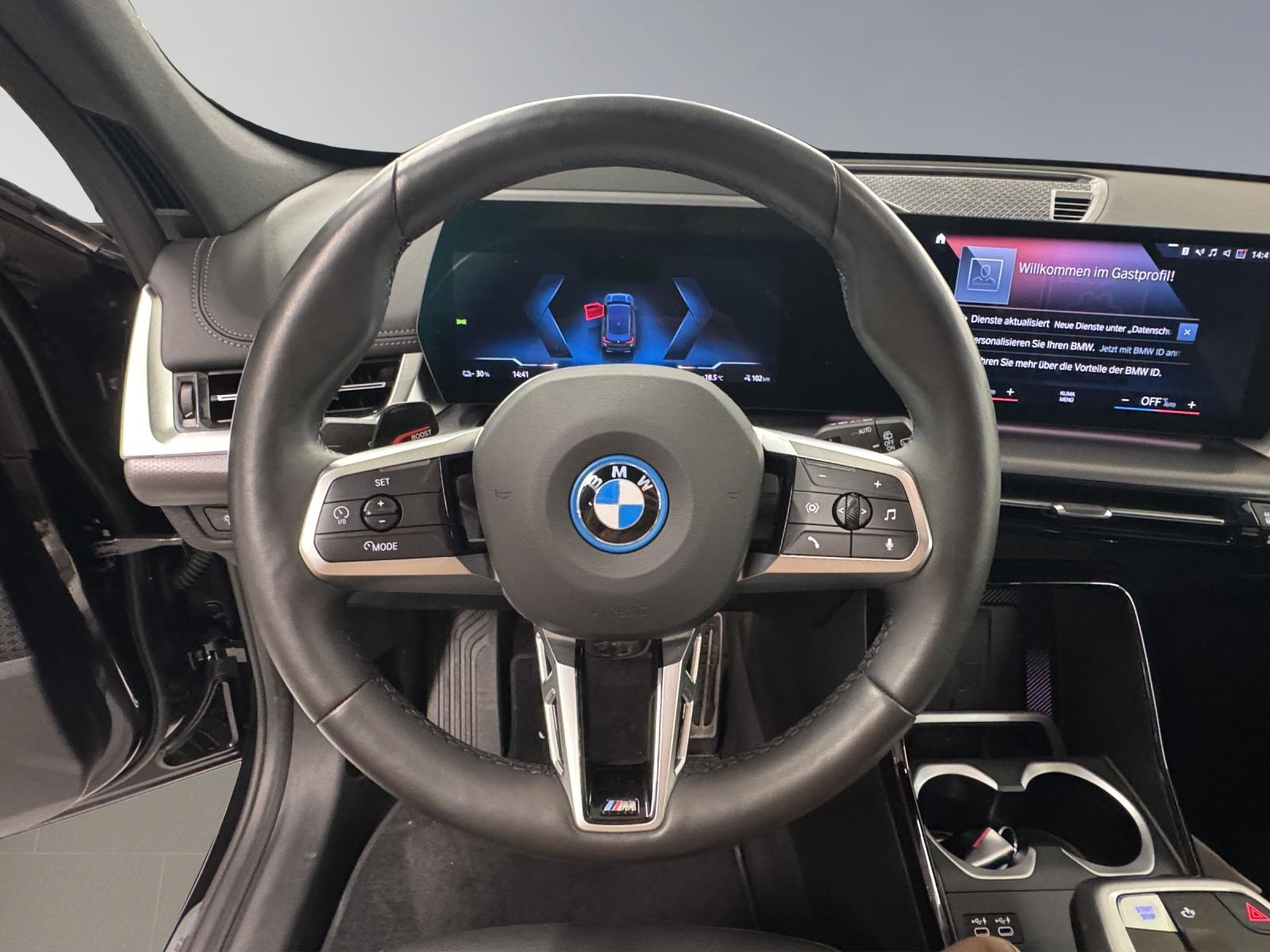 BMW iX1 30 xDrive-image-15
