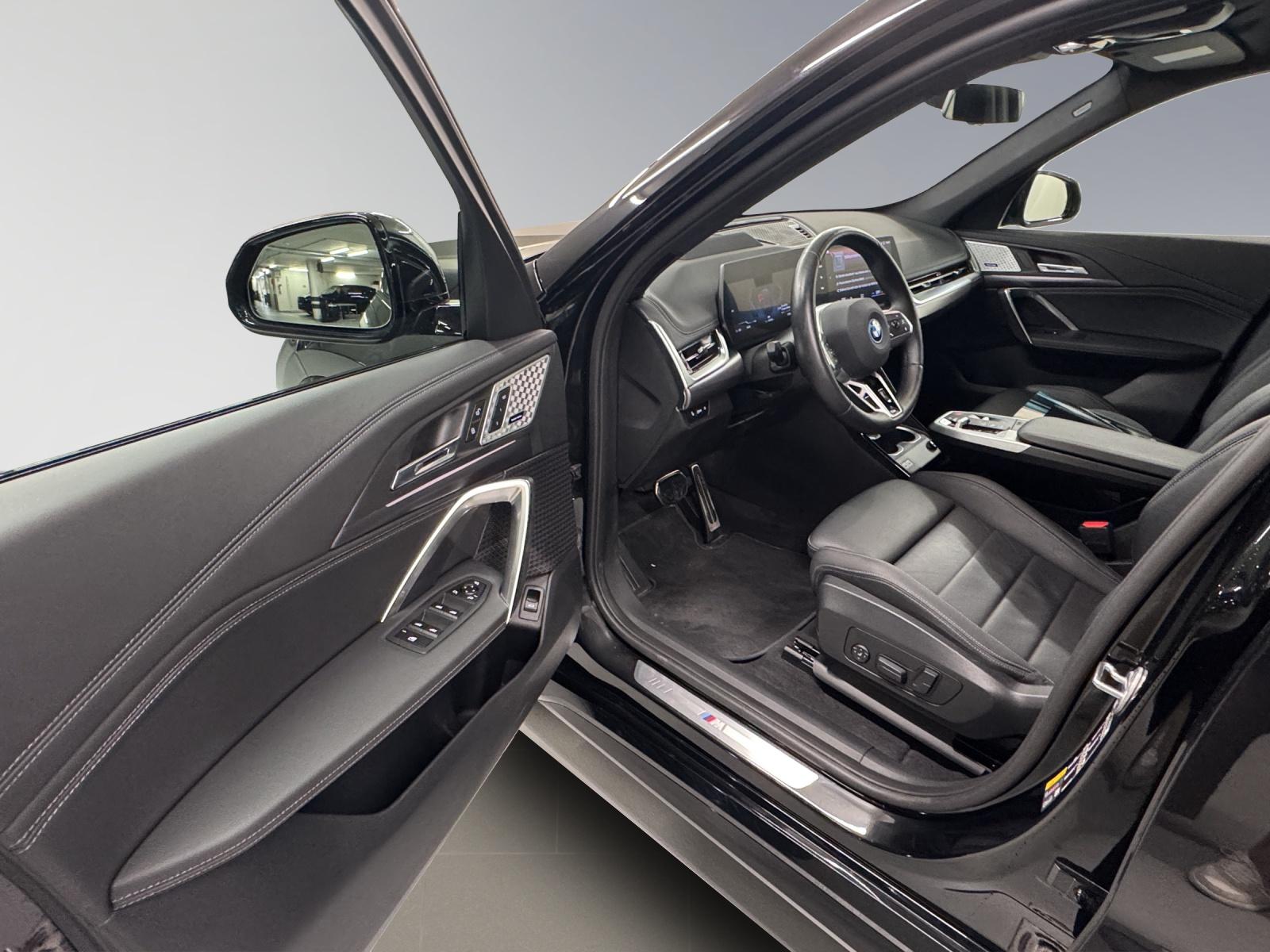 BMW iX1 30 xDrive-image-11
