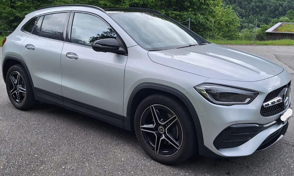 MERCEDES-BENZ GLA 200 AMG Line 4matic-image-0