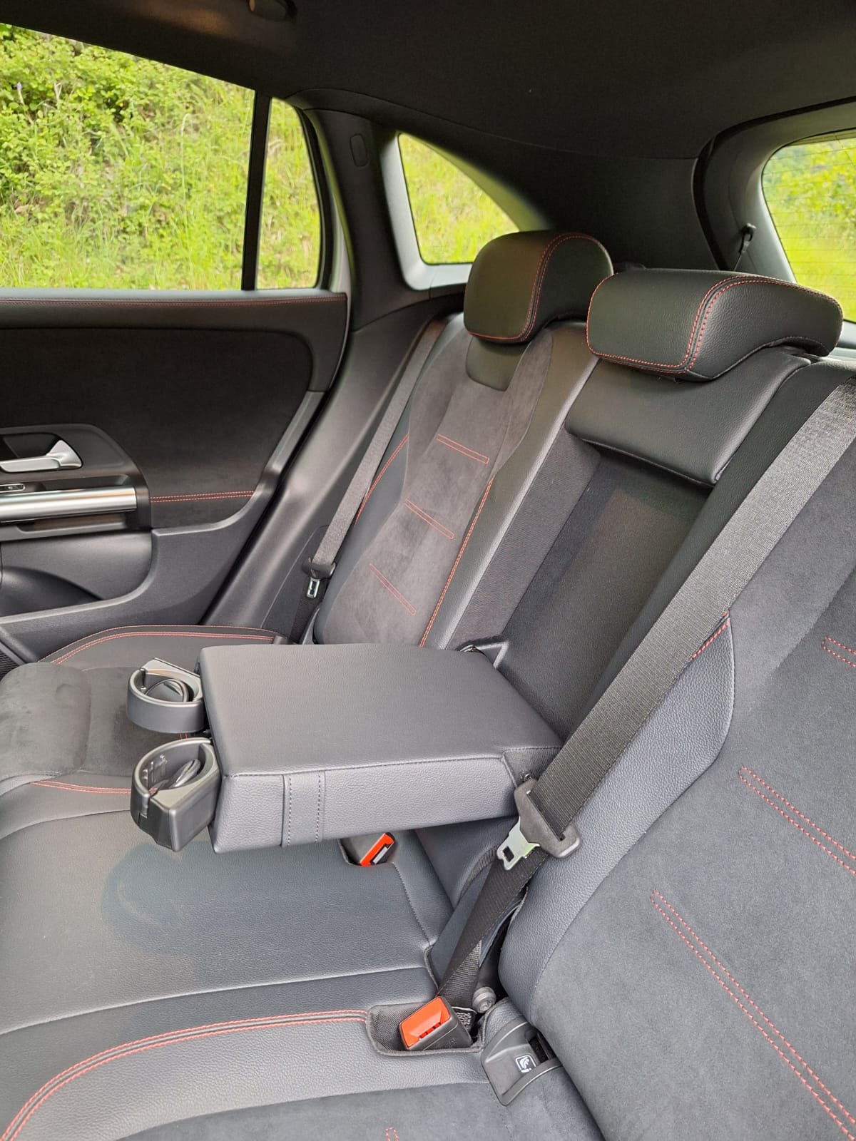 MERCEDES-BENZ GLA 200 AMG Line 4matic-image-5