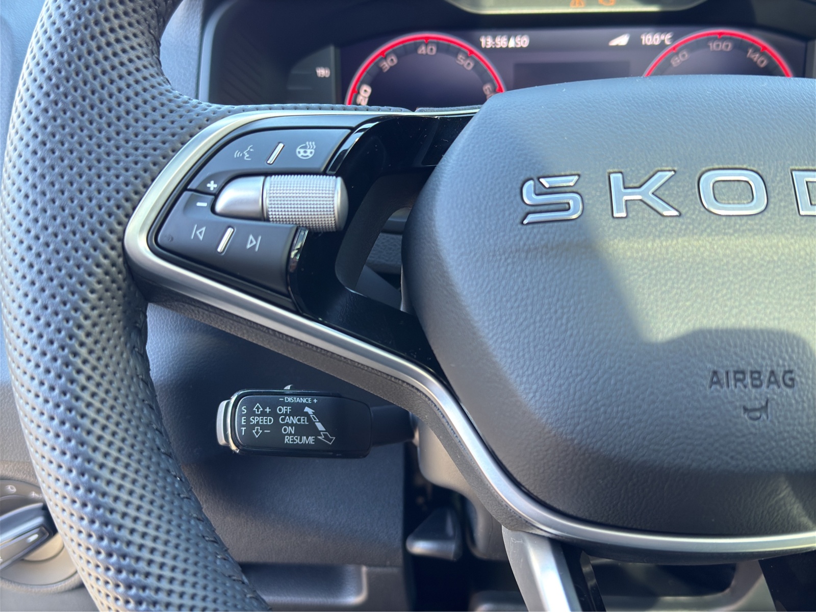 SKODA Karoq 1.5 TSI SportLine DSG-image-15