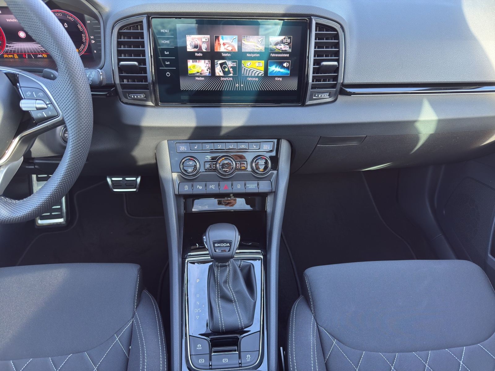 SKODA Karoq 1.5 TSI SportLine DSG-image-10