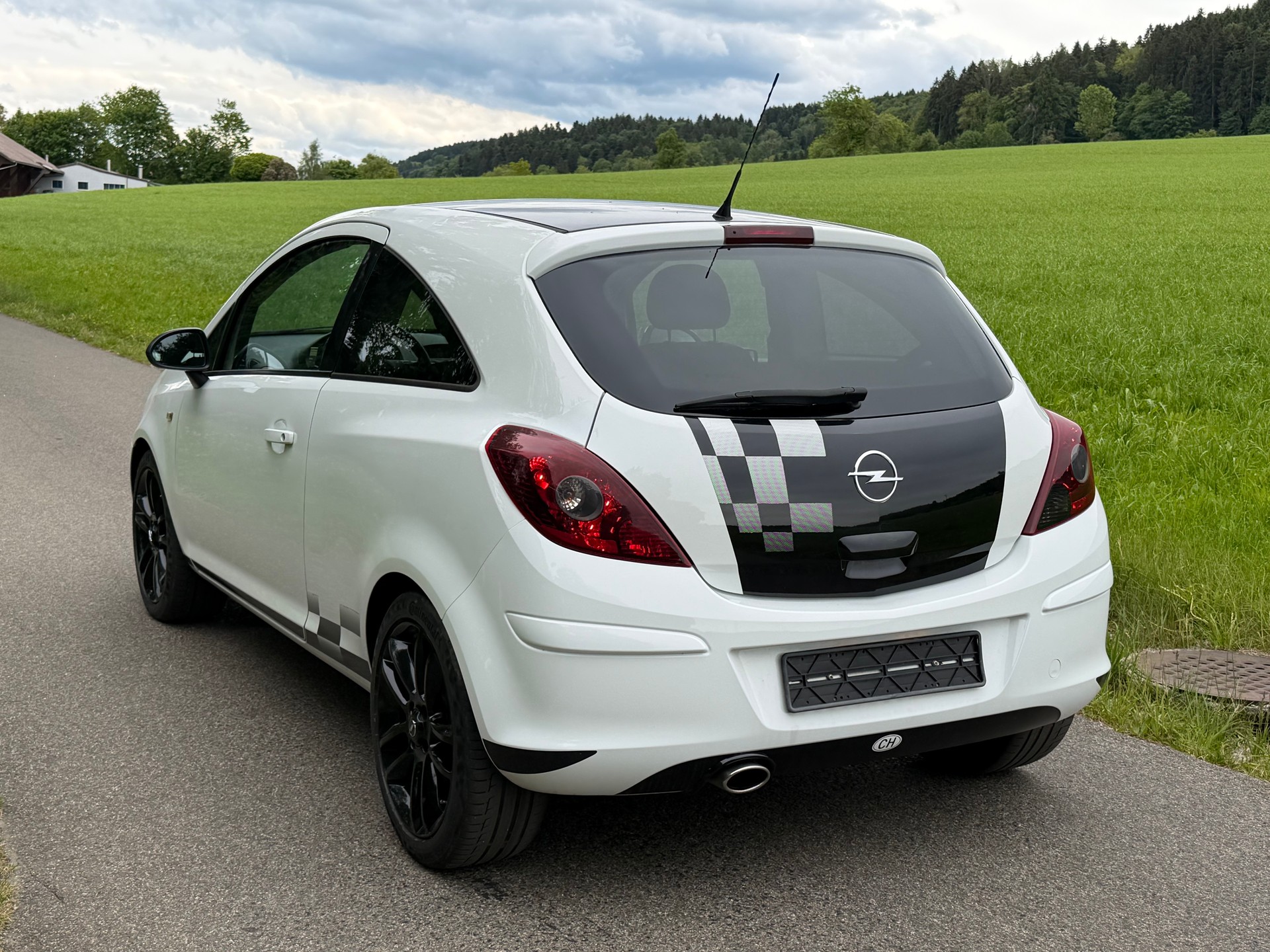 OPEL Corsa 1.4 TP Color Edition-image-3