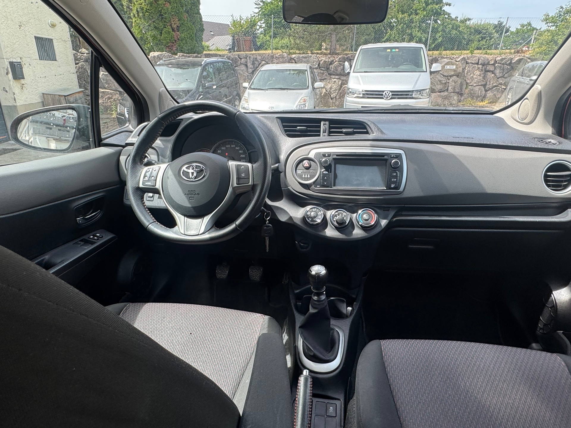 TOYOTA Yaris 1.33 Style-image-6