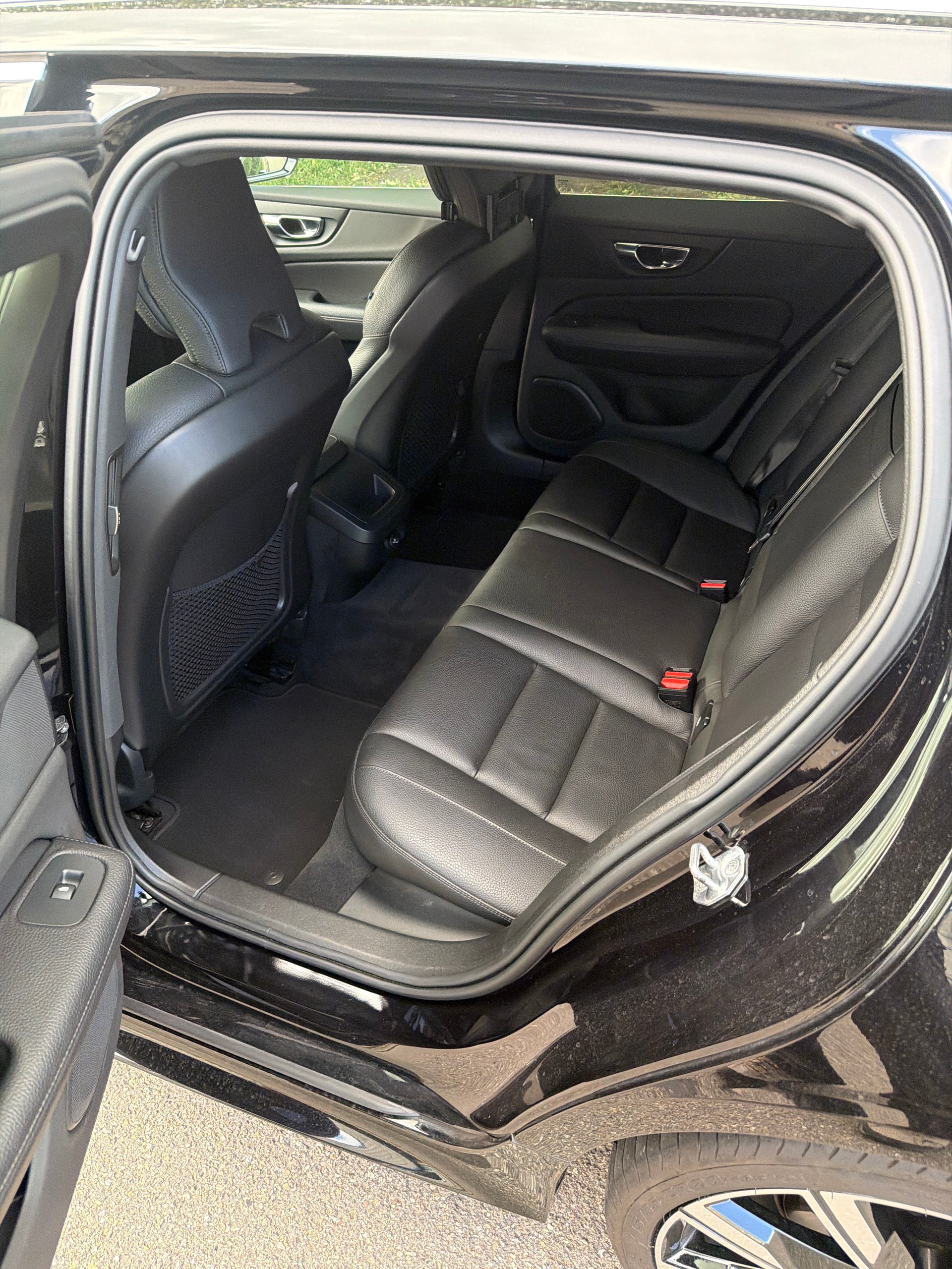 VOLVO V60 D4 AWD Inscription Geartronic-image-4