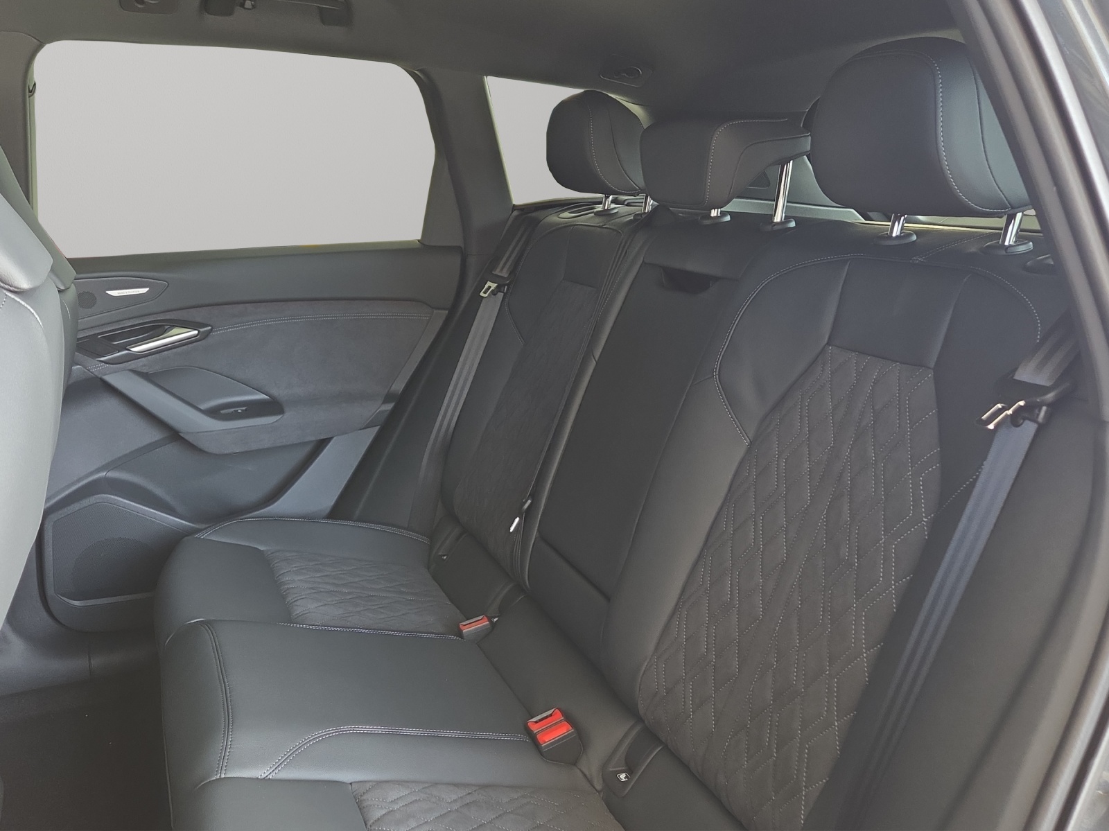 AUDI Q6 e-tron quattro-image-8