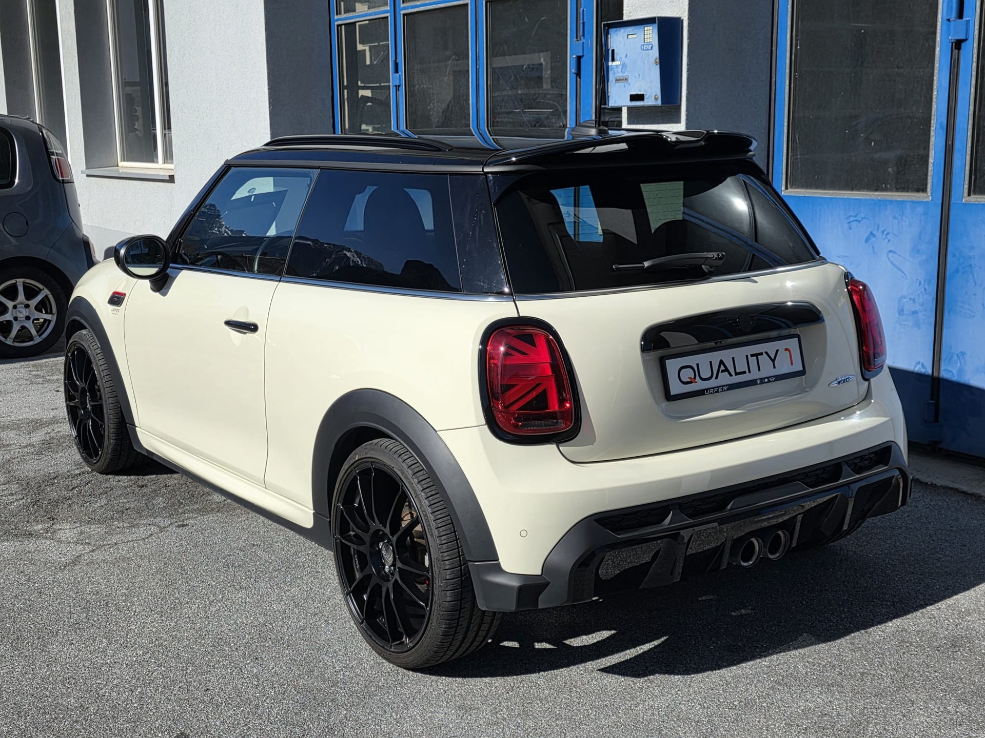 MINI Cooper John Cooper Works Steptronic-image-3