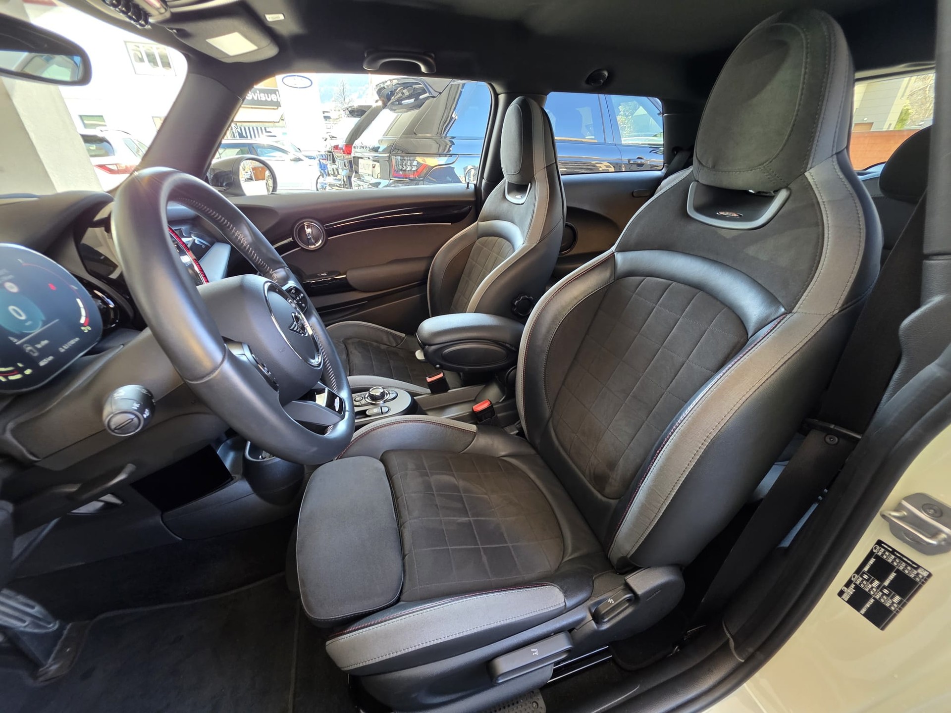 MINI Cooper John Cooper Works Steptronic-image-19