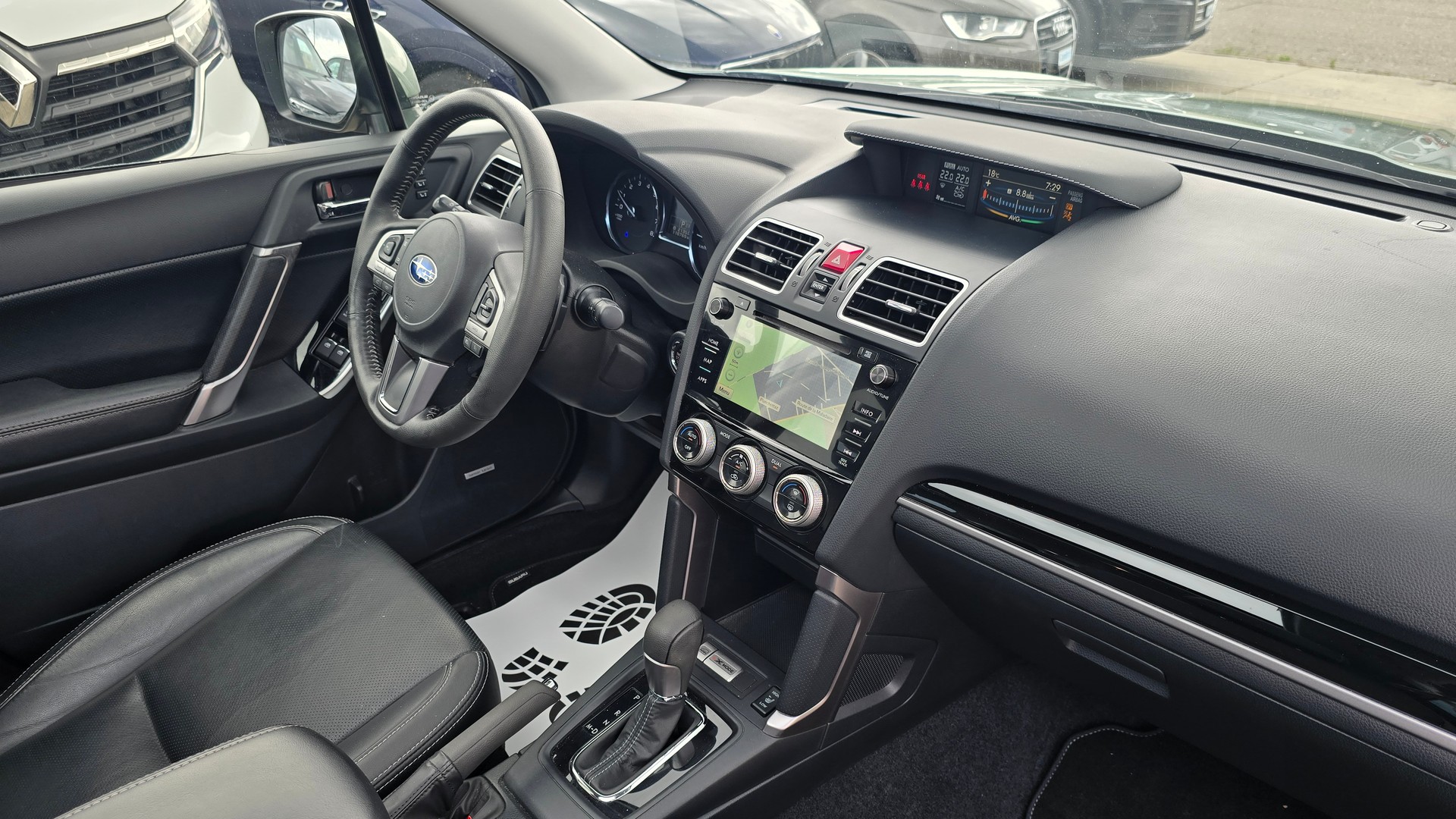 SUBARU Forester 2.0XT Luxury Lineartronic-image-9