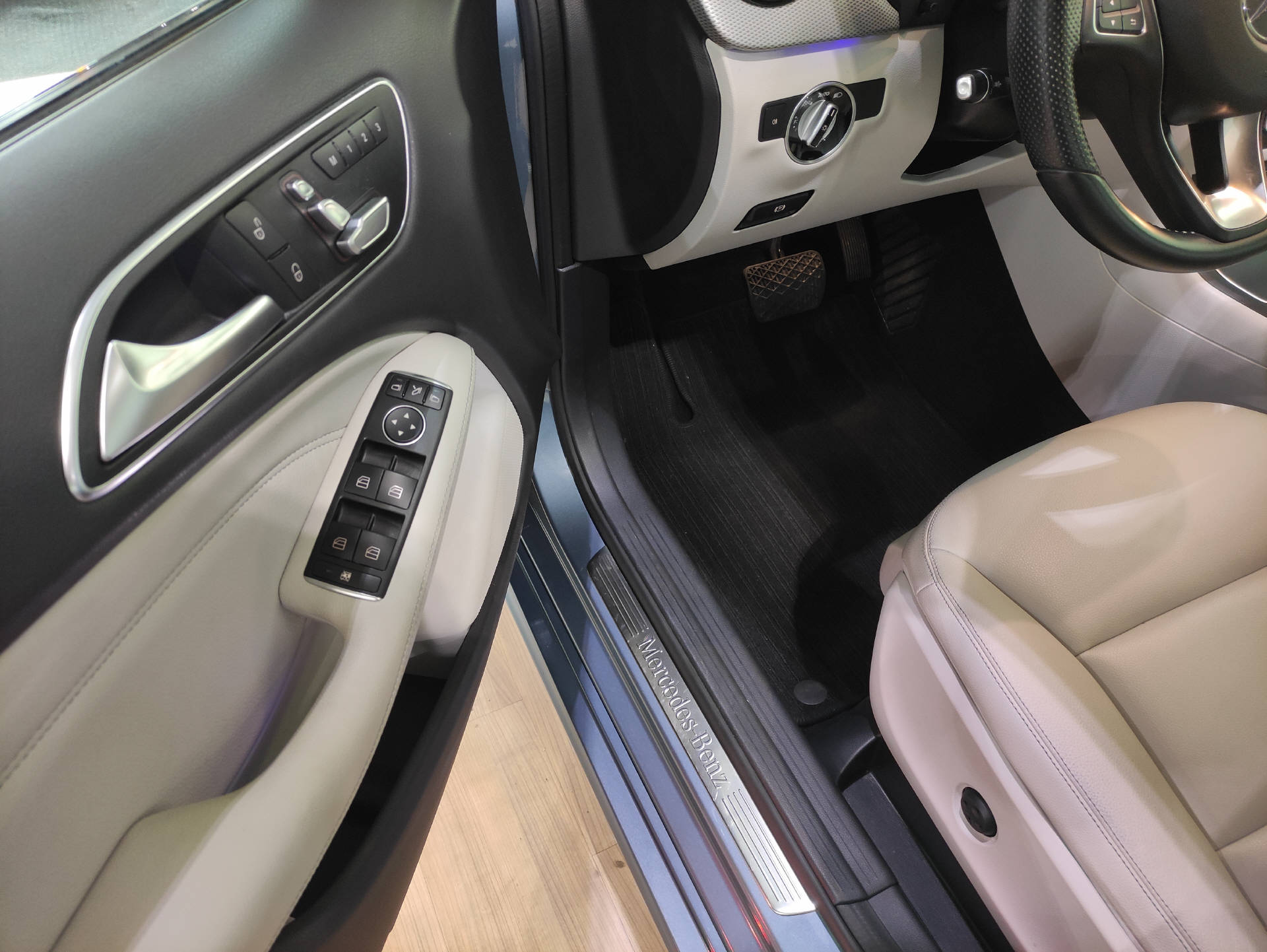 MERCEDES-BENZ B 200 CDI Urban 4matic-image-3