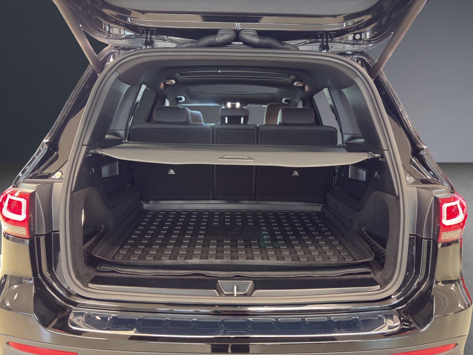 MERCEDES-BENZ GLB 200 AMG Line-image-16