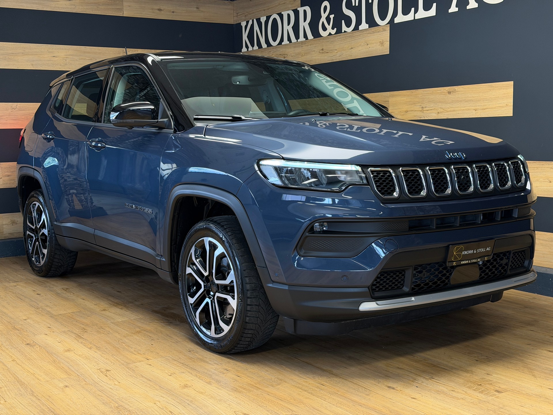 JEEP Compass 1.3 T PHEV Swiss Altitude Plus AWD-image-1