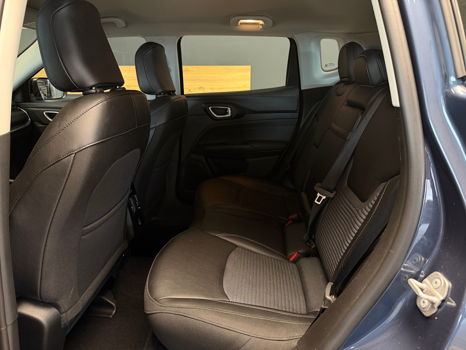JEEP Compass 1.3 T PHEV Swiss Altitude Plus AWD-image-18