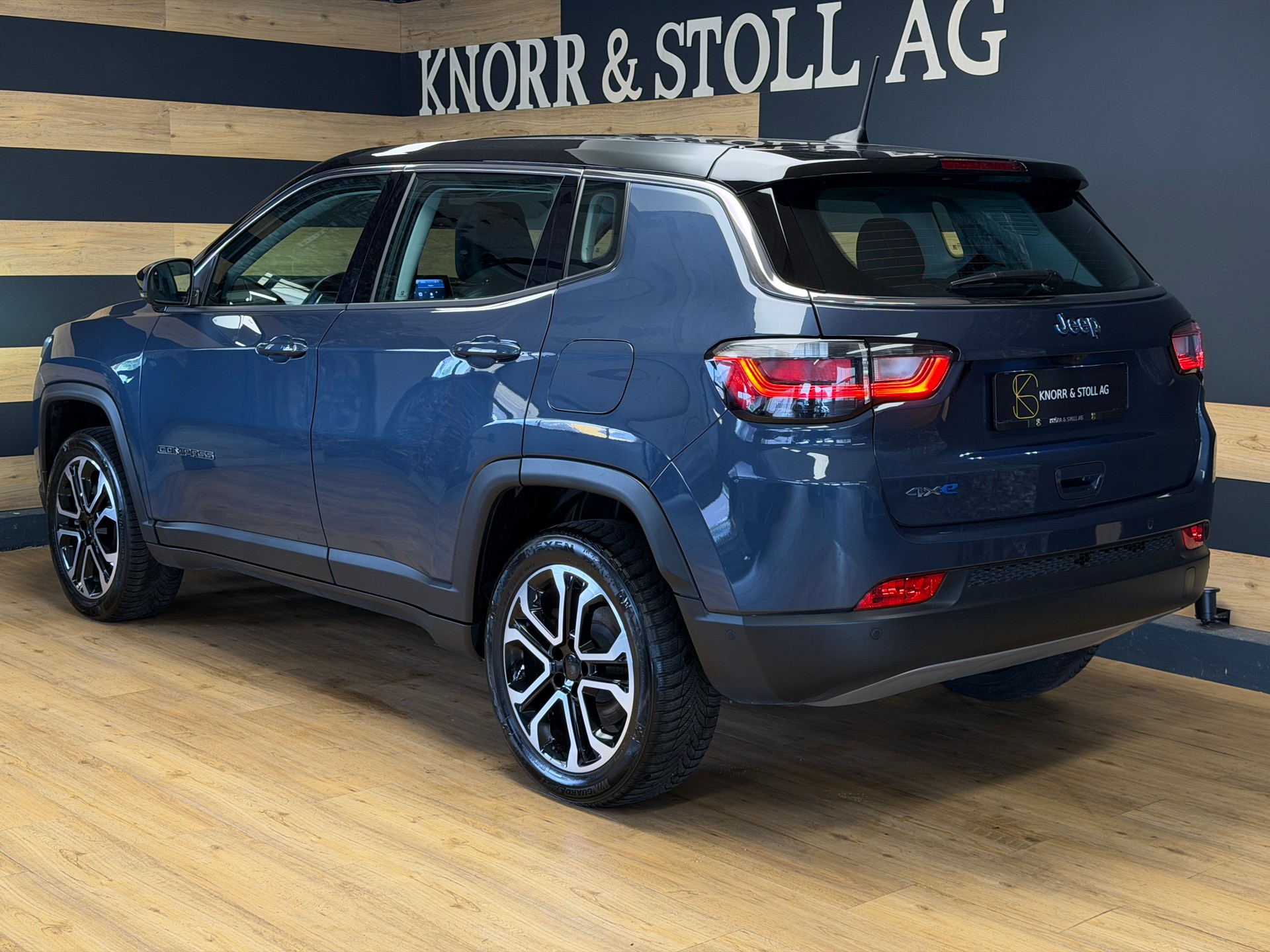 JEEP Compass 1.3 T PHEV Swiss Altitude Plus AWD-image-4