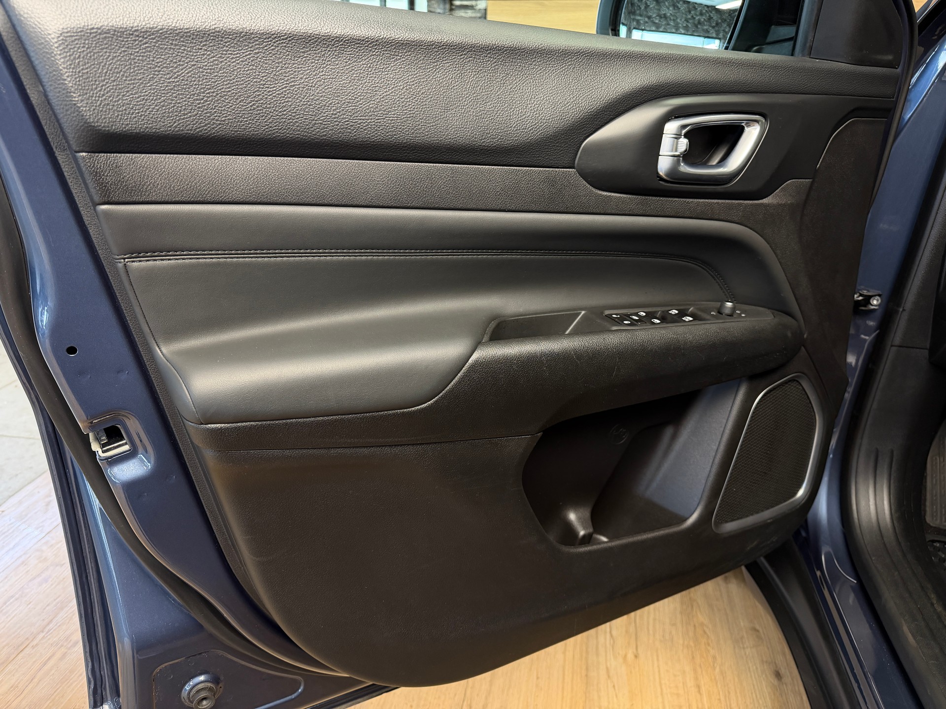 JEEP Compass 1.3 T PHEV Swiss Altitude Plus AWD-image-13