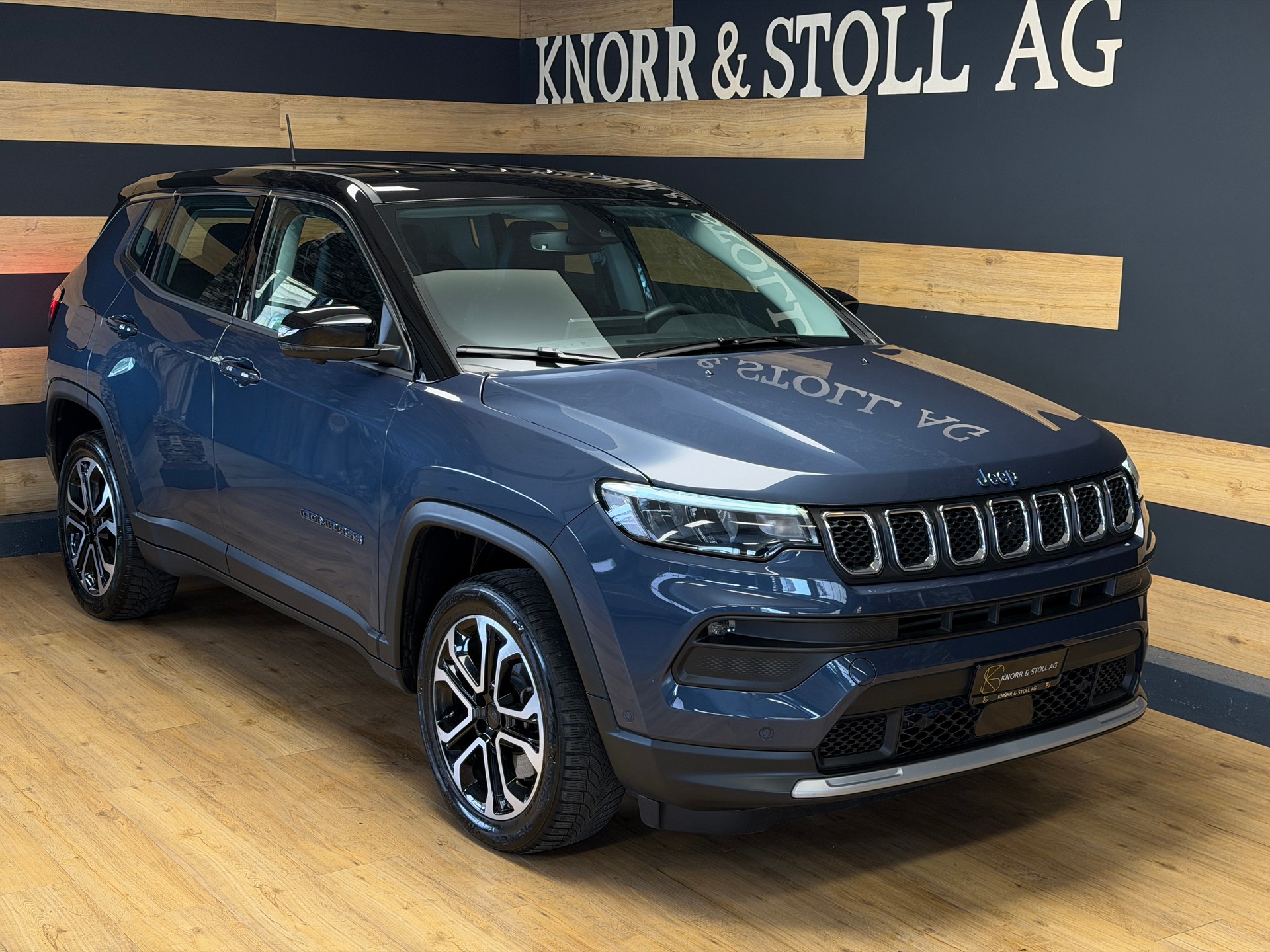 JEEP Compass 1.3 T PHEV Swiss Altitude Plus AWD-image-2