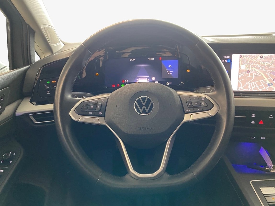 VW GOLF 1.0 eTSI Life DSG-image-5