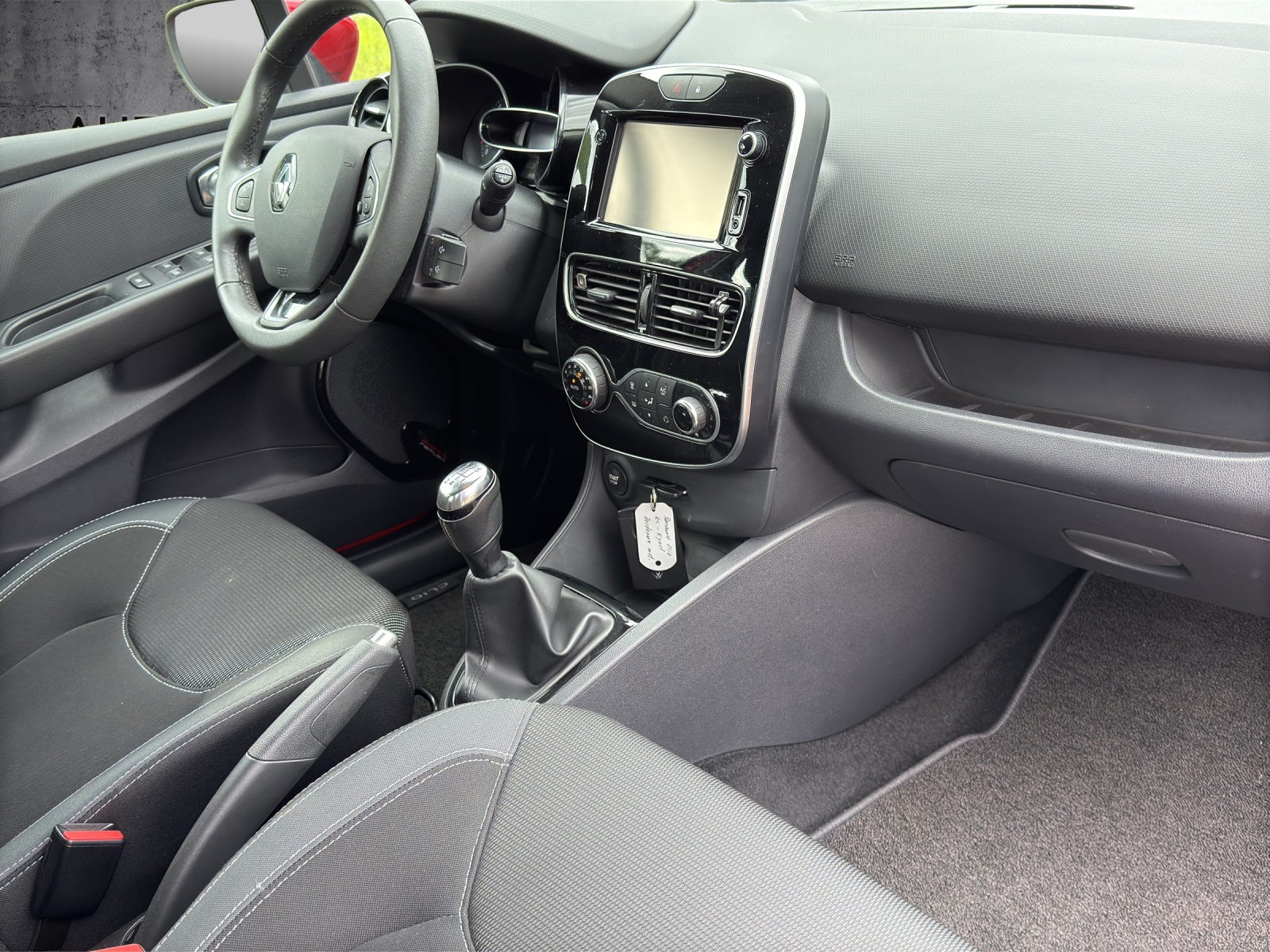 RENAULT Clio 0.9 12V Zen 6-Gang-image-8