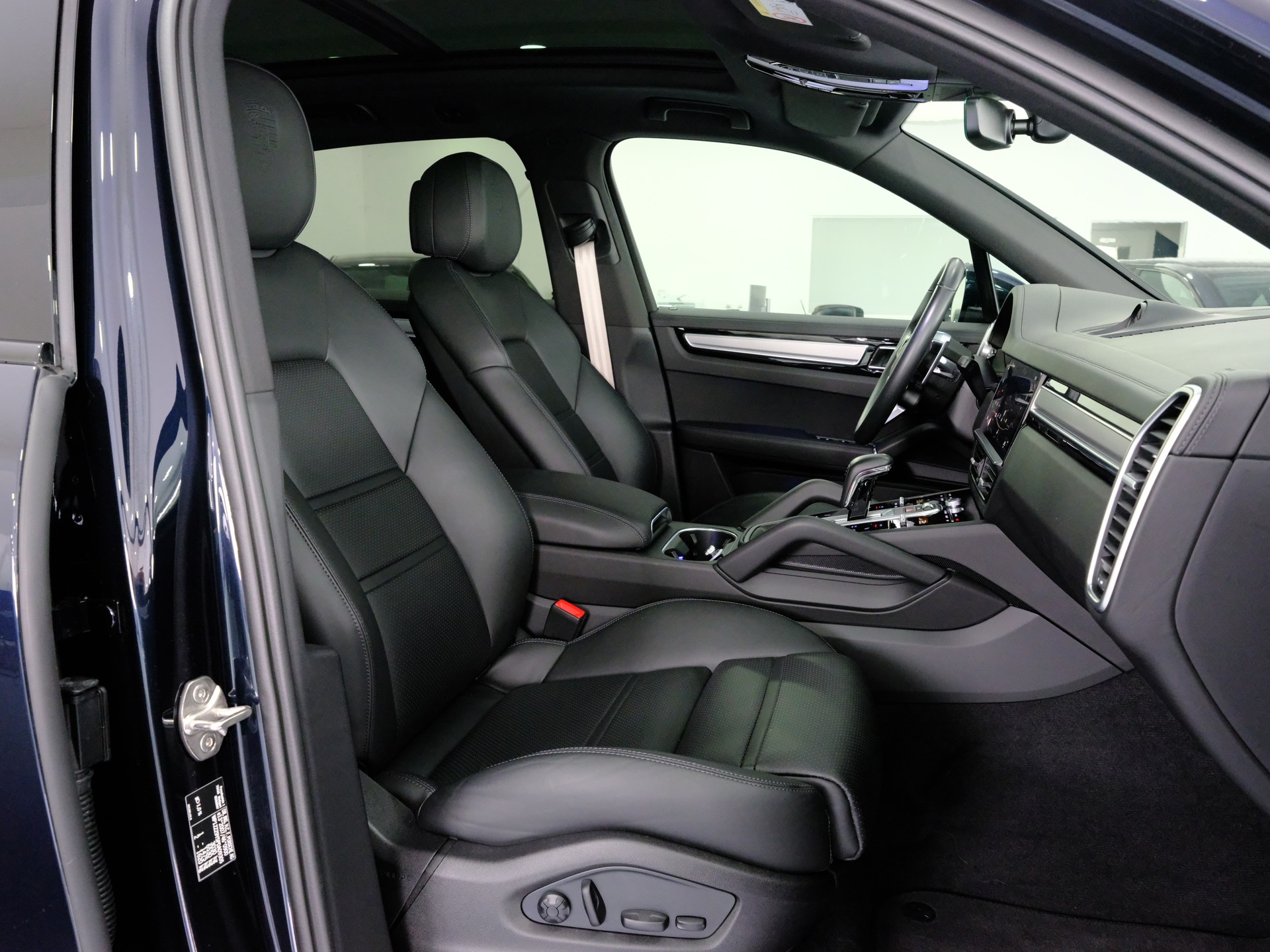 PORSCHE Cayenne E-Hybrid Platinum Edition-image-12