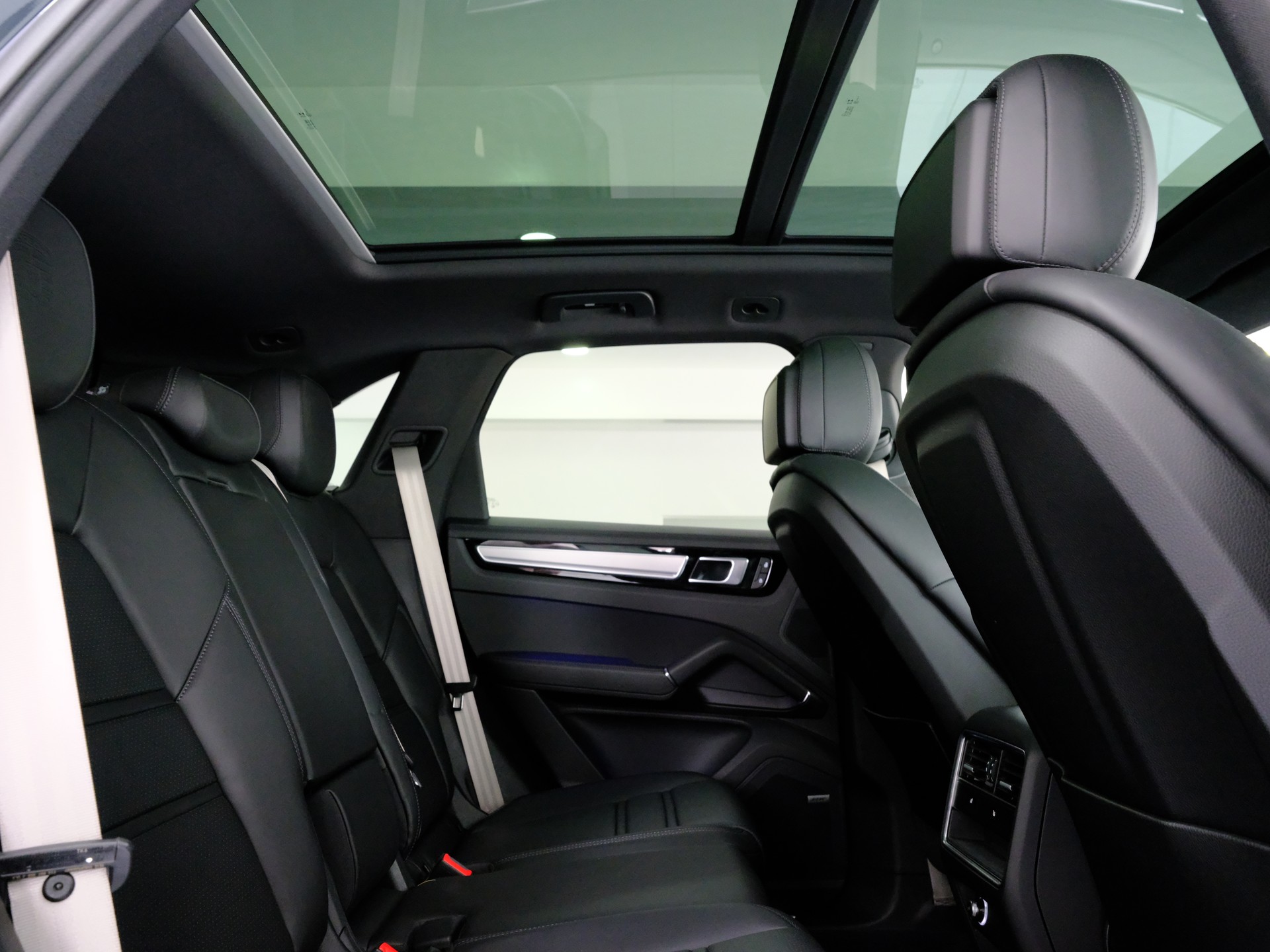 PORSCHE Cayenne E-Hybrid Platinum Edition-image-13