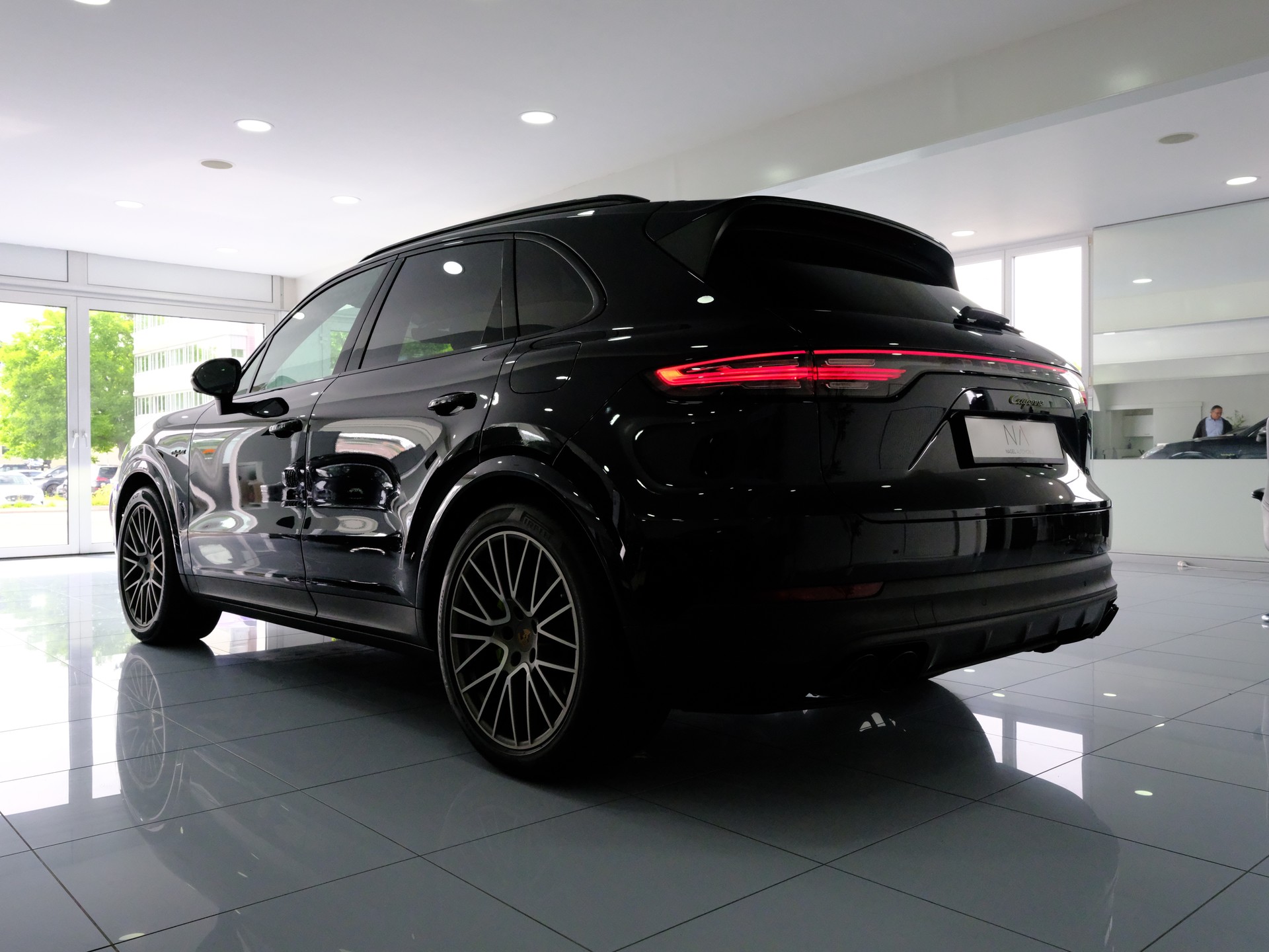 PORSCHE Cayenne E-Hybrid Platinum Edition-image-3