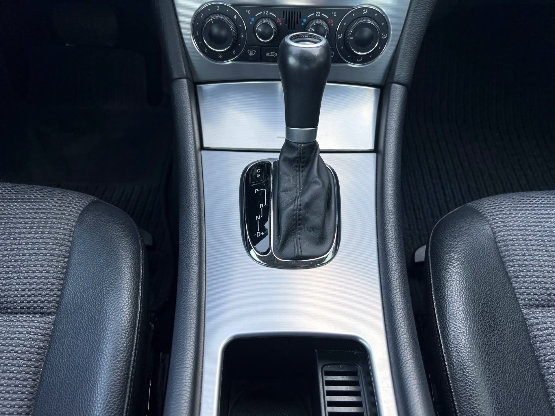 MERCEDES-BENZ C 180 Kompressor Avantgarde-image-18